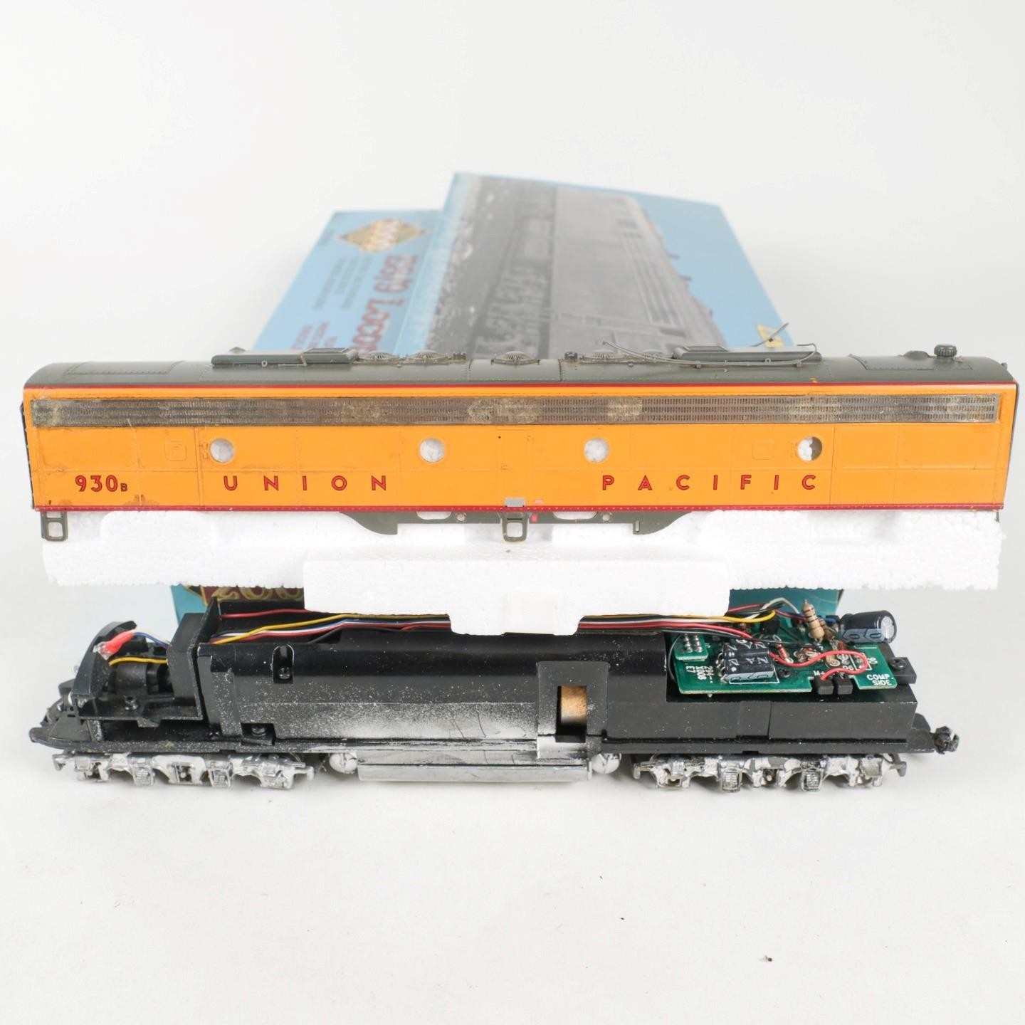 Proto 2000 HO Scale Union Pacific UP #930B E8/9 Diesel Locomotive DC
