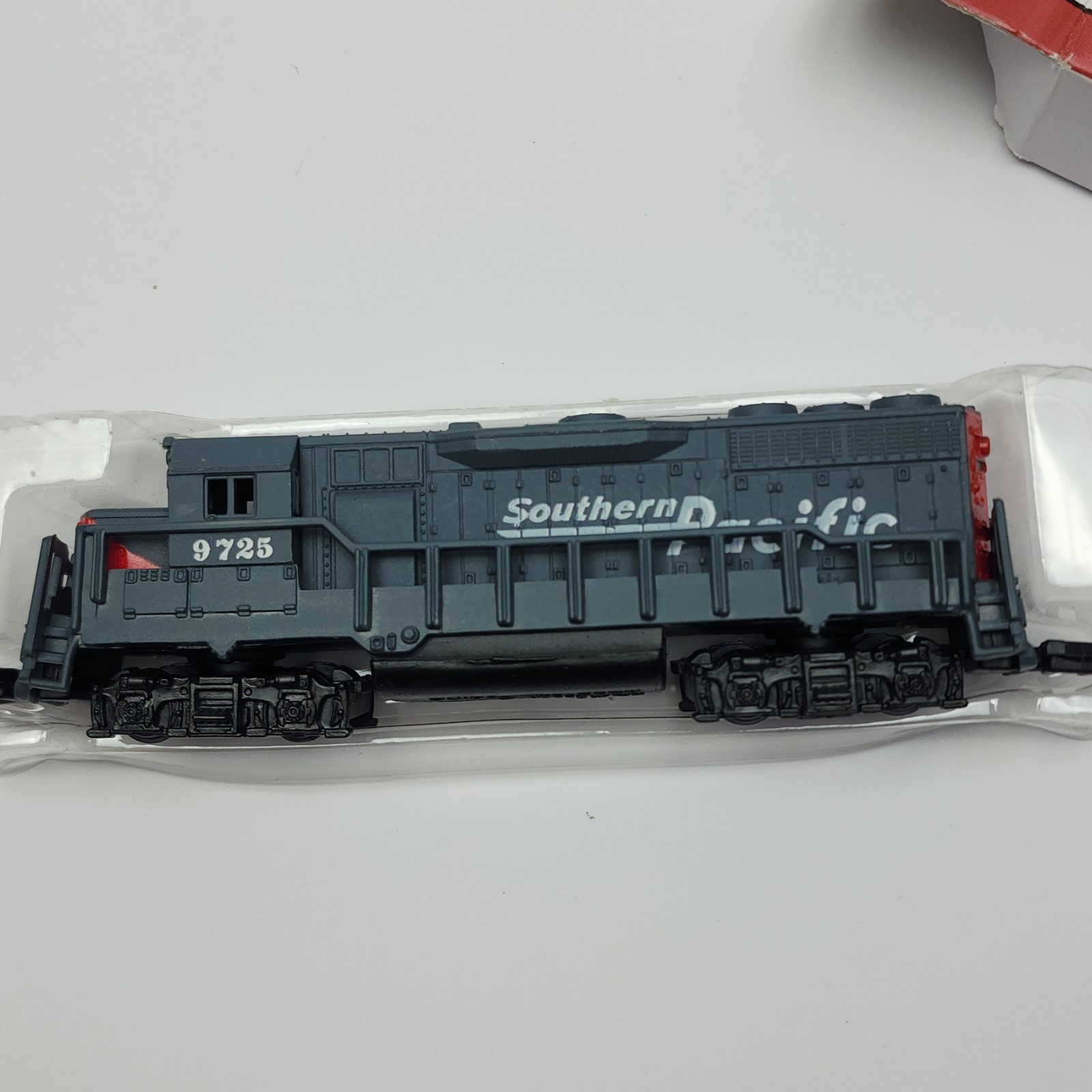 Vintage Southern Pacific #9725 Diesel Locomotive HO Scale Open Box