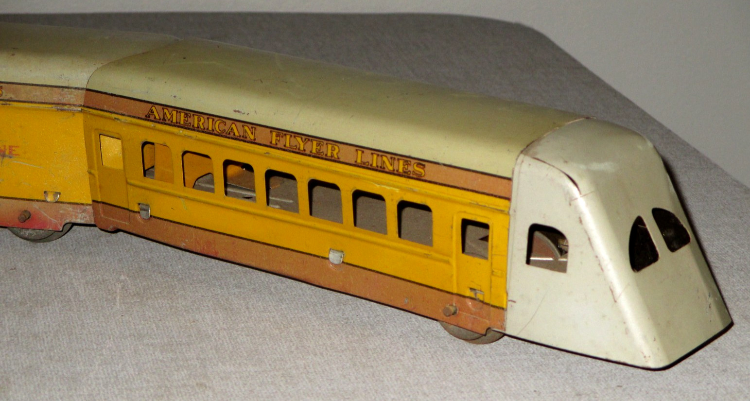 1930’S AMERICAN FLYER-PRE WAR- TIN WIND -UP HIAWATHA STREAMLINE 5 PC TRAIN SET