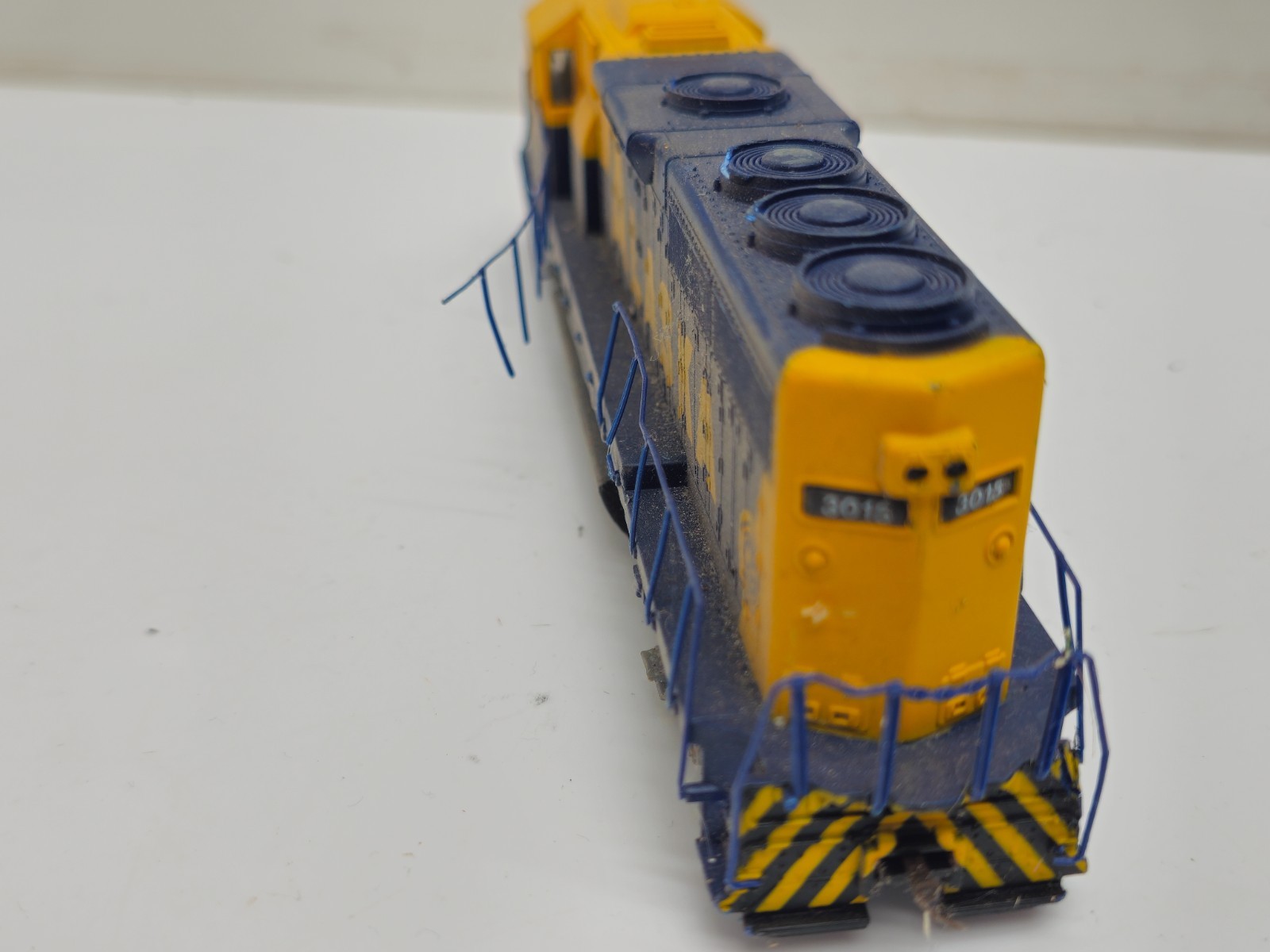 BACHMANN #63598 N Scale EMD GP-40 LOCOMOTIVE – ALASKA RAILROAD #3015