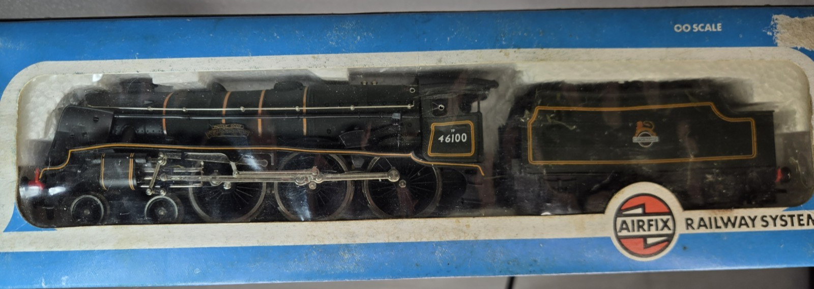AIRFIX Royal Scot British Railways 4-6-0 OO Scale Locomotive 54121-3