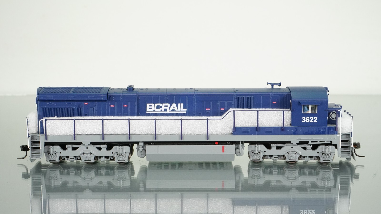 Broadway Limited GE C30-7 BC Rail 3622 DCC w/Sound HO scale