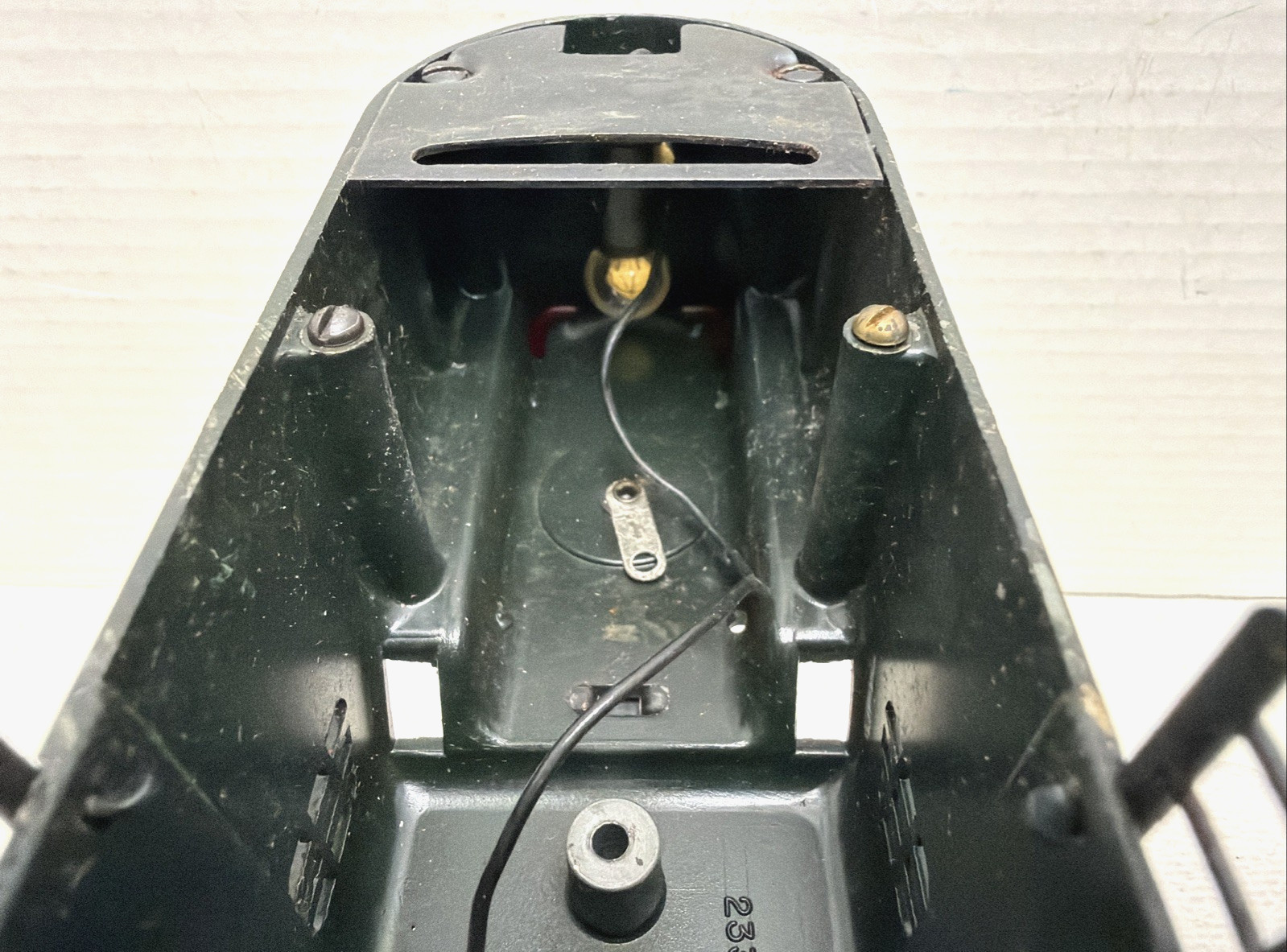 LIONEL ORIGINAL O-GAUGE 2332 GG-1 GREEN SHELL WITH WEIGHT & LIGHT BRACKETS