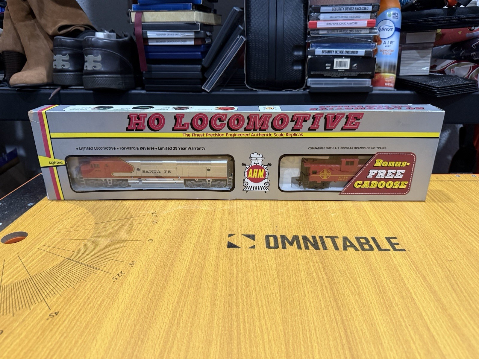 AHM HO SCALE SANTE FE LOCOMOTIVE WITH CABOOSE IN BOX 1981