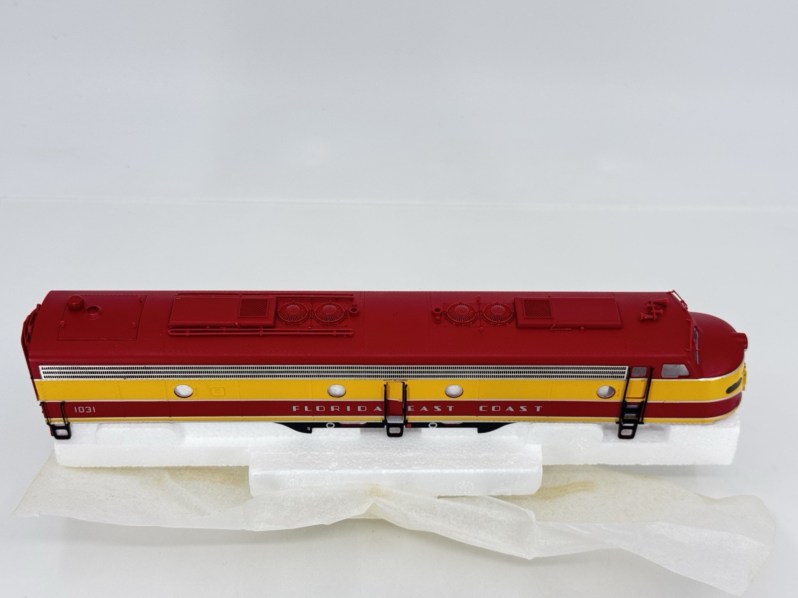 HO Proto 2000 Florida East Coast E8/9 Diesel Locomotive FEC #1031 (Item #8710)