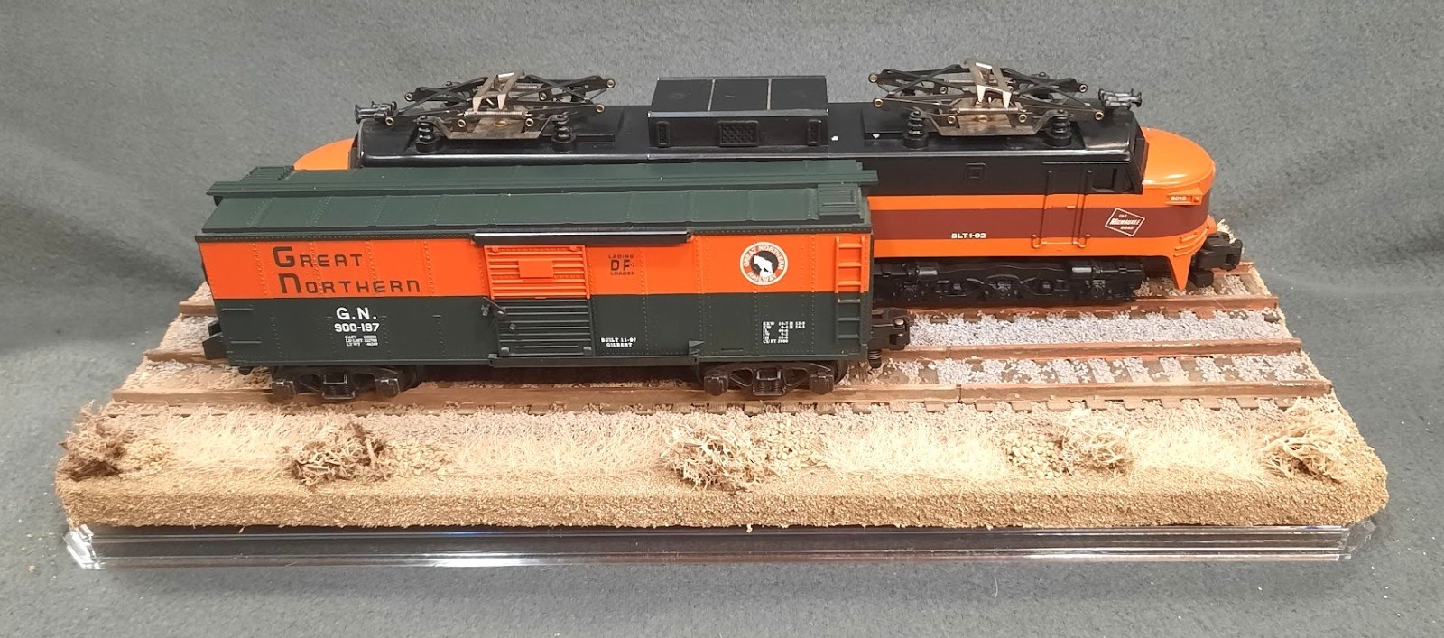 S SCALE 16″ DOUBLE TRACK DISPLAY CASE- “DESERT SCENE”-FOR ANY S TRAINS