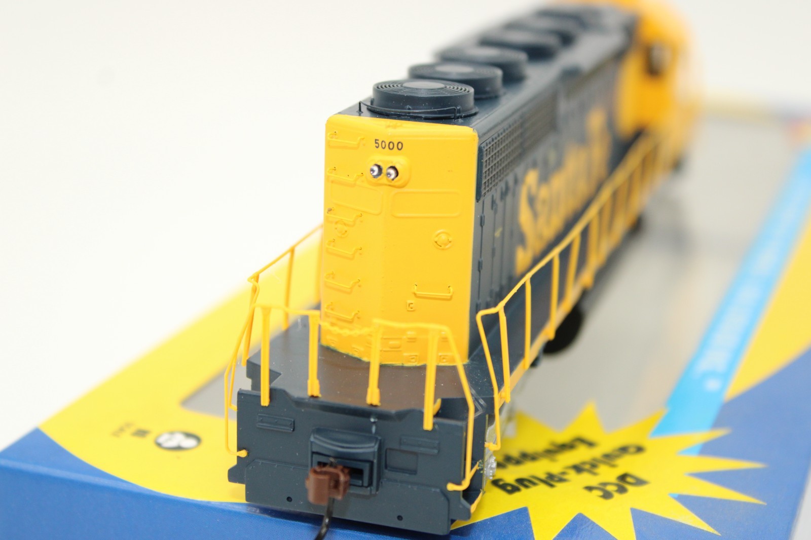 Athearn HO Scale ATSF Santa Fe EMD SD40 Diesel Locomotive #5000 NOS DCC Ready