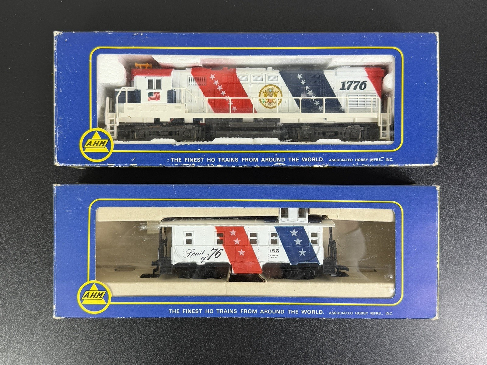 AHM 79-64 Spirit Of 76 2 Powered ALCO C424 & caboose NOS