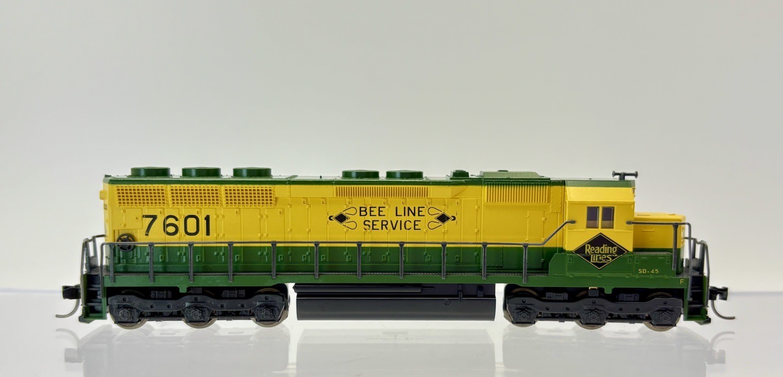 N Scale KATO 176-3114 Reading “Bee Line” EMD SD45 Diesel Locomotive RDG #7601