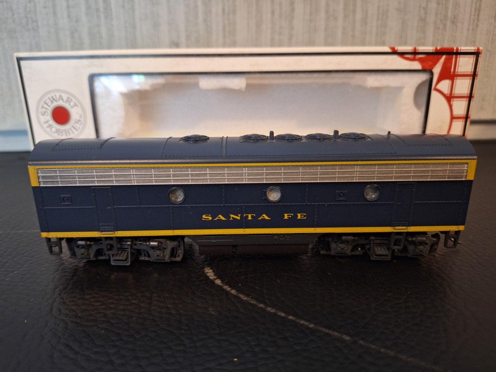 Stewart HO Scale F7B Phase 1 Early Powered Santa Fe (Freight) #9021 (7)