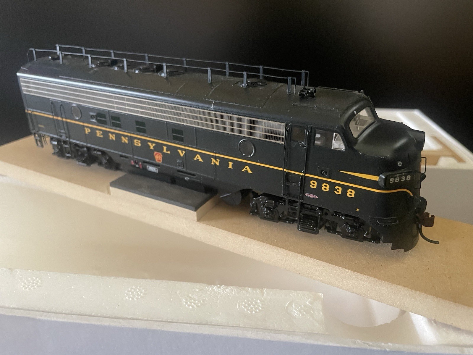 Athearn G22243 FP7 A&B Pennsylvania Railroad w/DCC & Sound in Brunswick Green