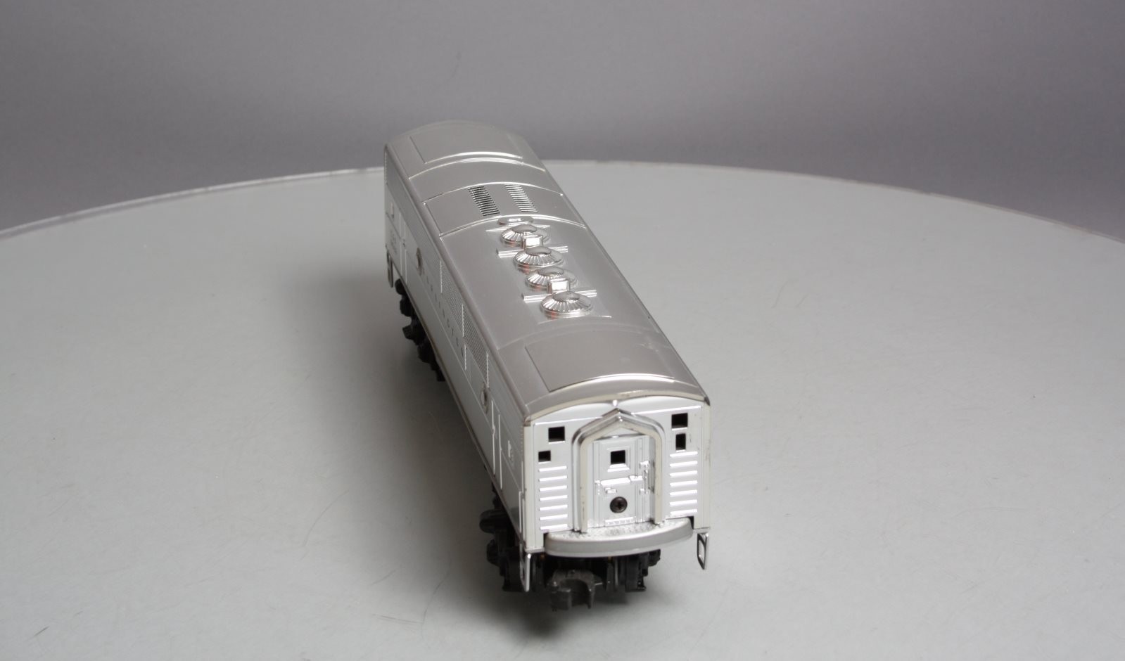 Lionel 6-8062 O Burlington F-3 B-Unit Chrome Non-Powered Diesel Locomotive #8062