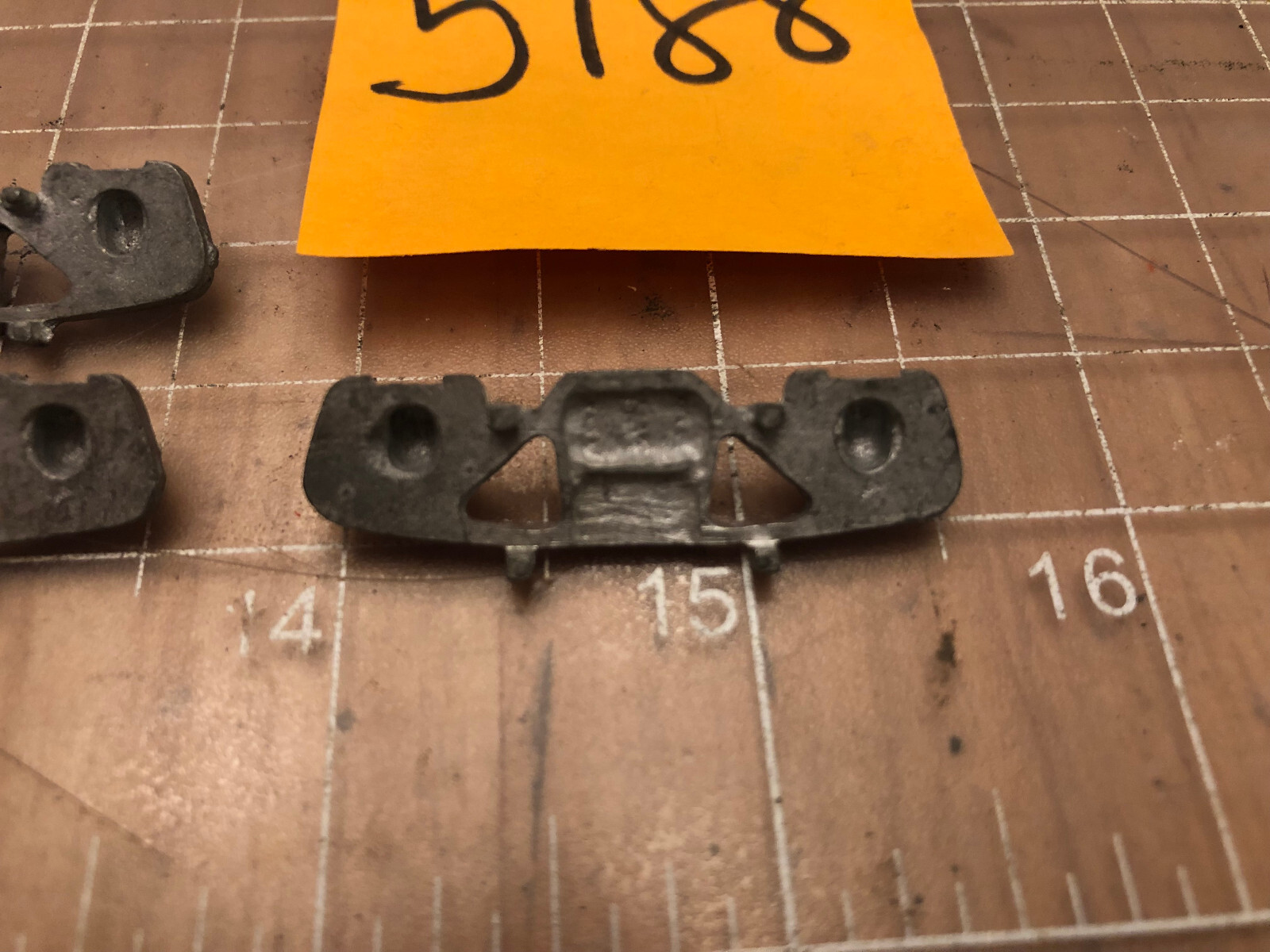 UNMARKED Brand of 5 CAST METAL TRAIN Side Truck Covers 5188 PART Lot G