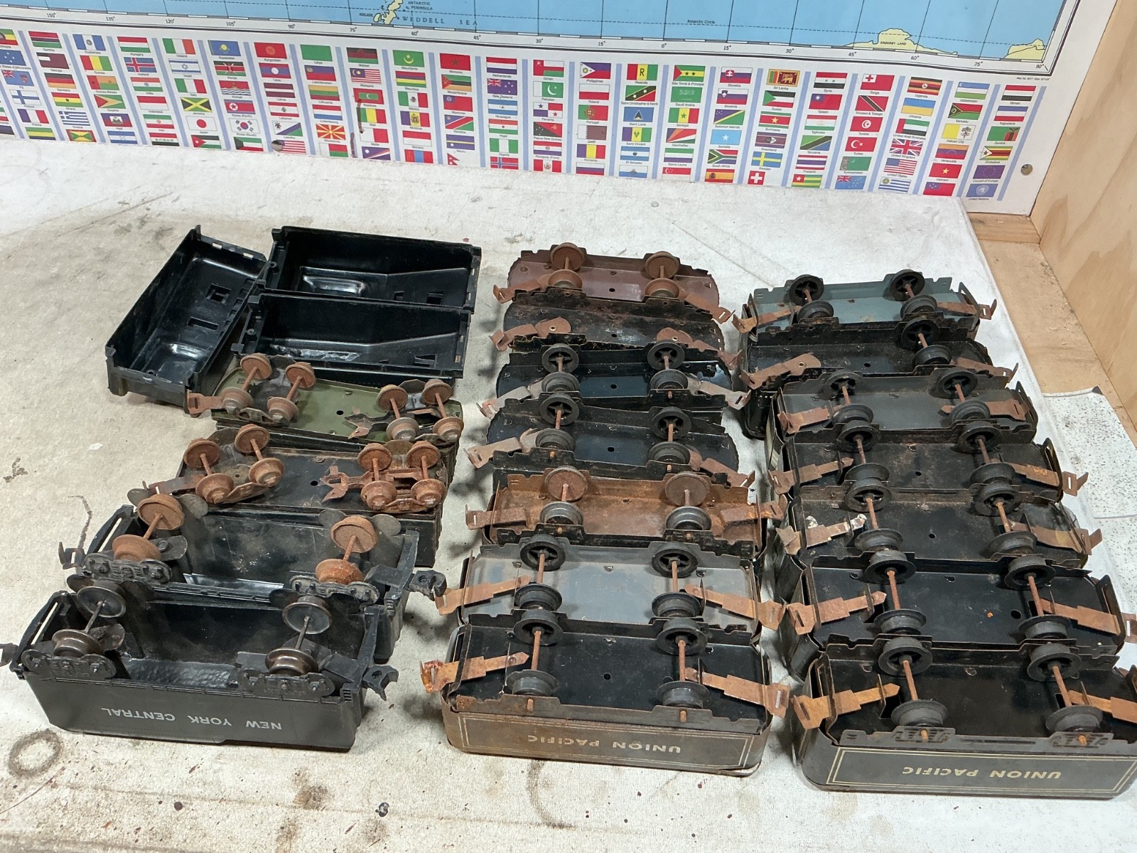 O scale TIN TOY MARX Coal Tender lot PARTS lot for restoration