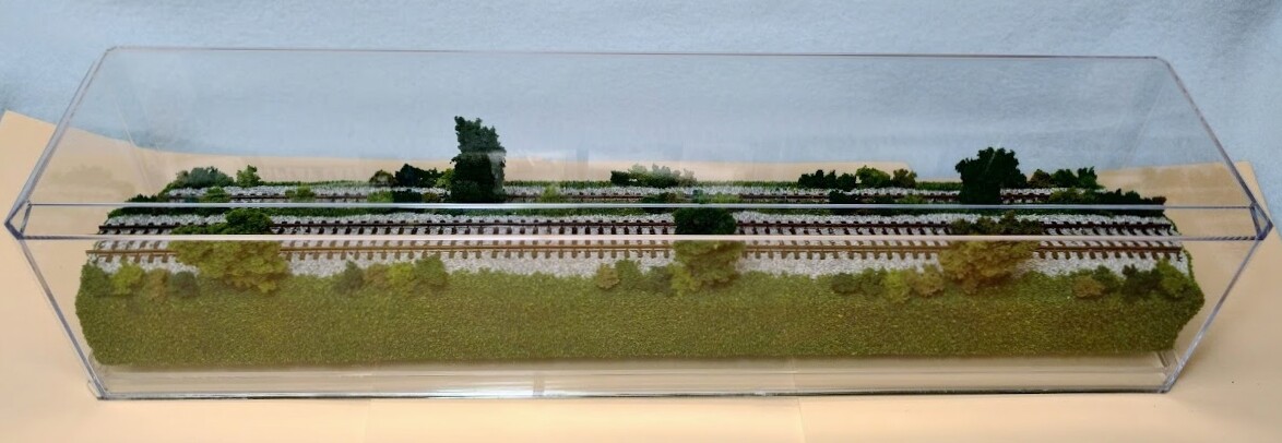 N SCALE 16″ 2-LEVEL TRACK-SUMMER SCENE-DISPLAY CASE -FOR ANY N TRAIN