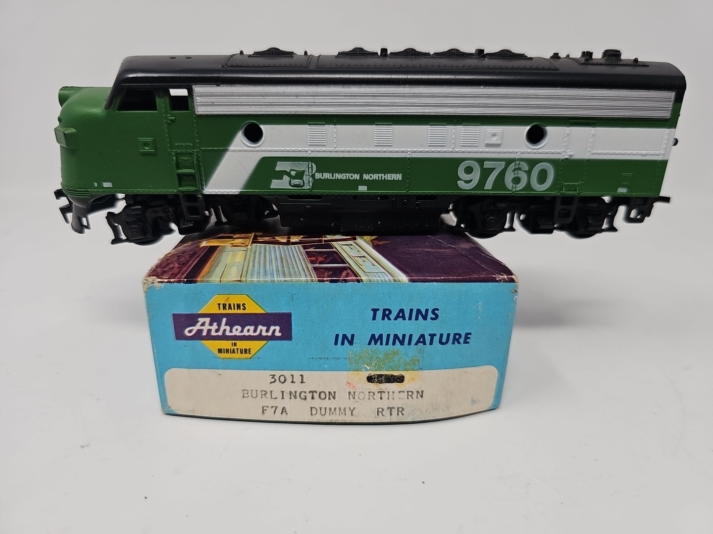 HO Scale Athearn 3011 Burlington Northern 9760 F7A Dummy Diesel Locomotive