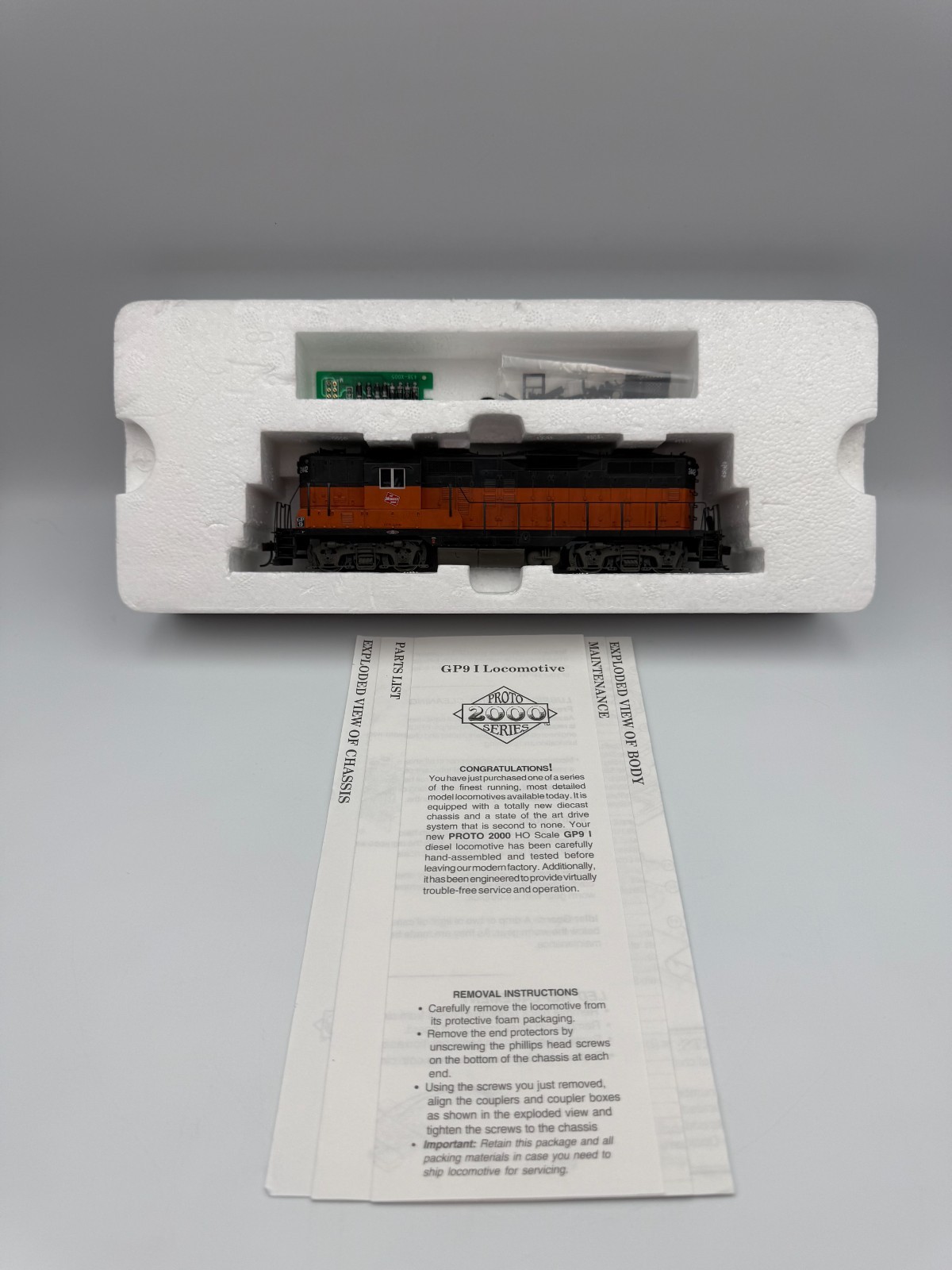 HO Proto 2000 #433-31148 GP9I Milwaukee Road # 2442 w/DCC Decoder Installed IOB.