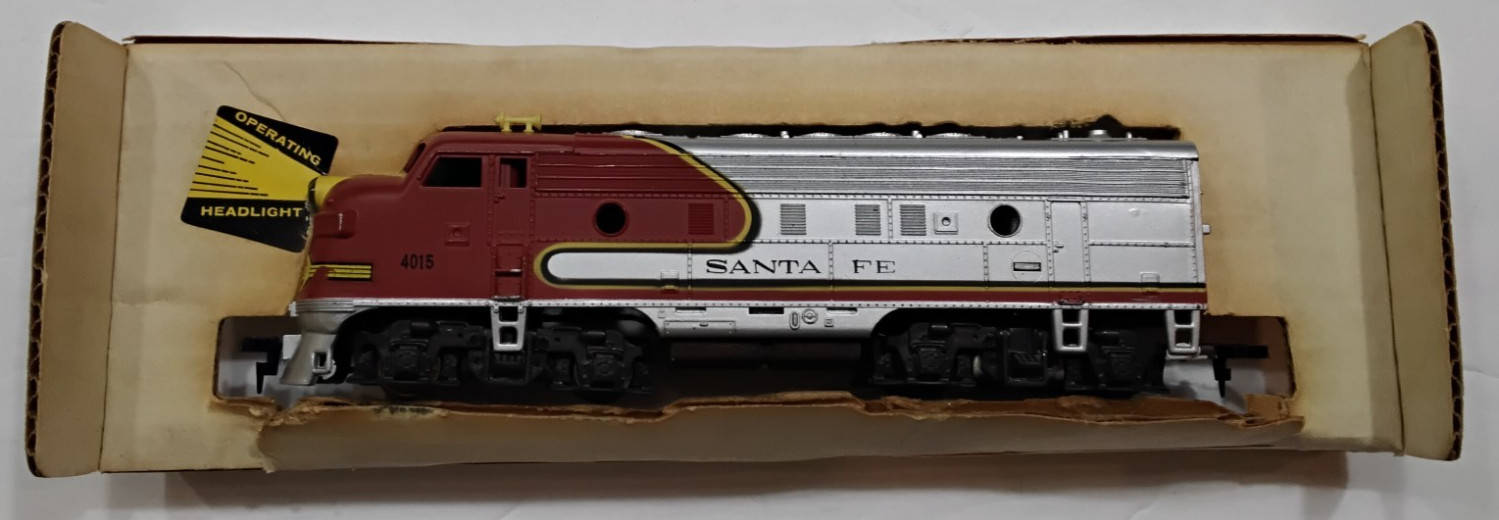 Tyco HO Scale Sante Fe Deisel Passenger Train Engine F9 with Headlights, L@@K!!!