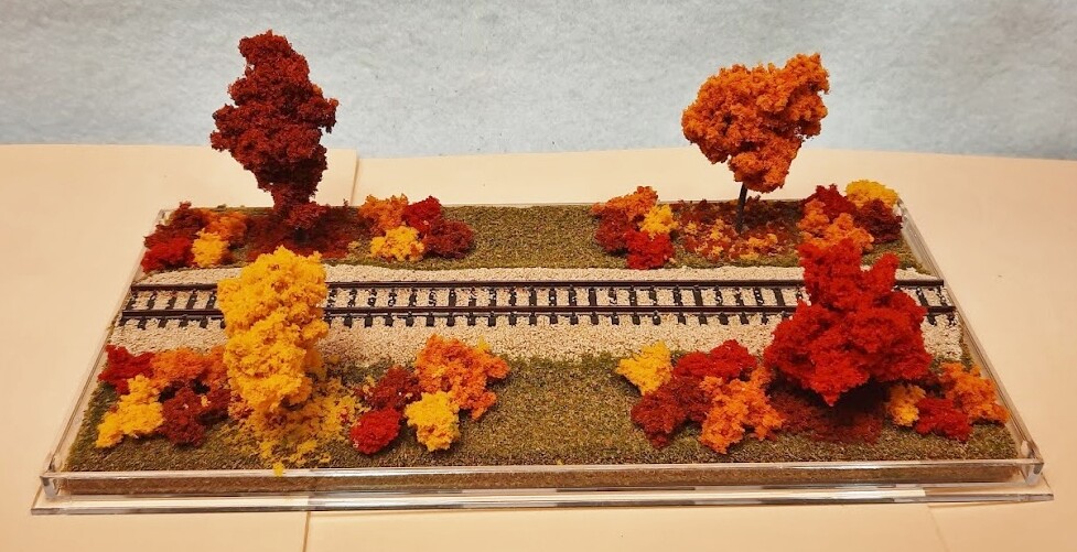 N SCALE -SINGLE TRACK 8″ -DISPLAY CASE-“FALL FOLIAGE SCENE” FOR ANY N TRAIN