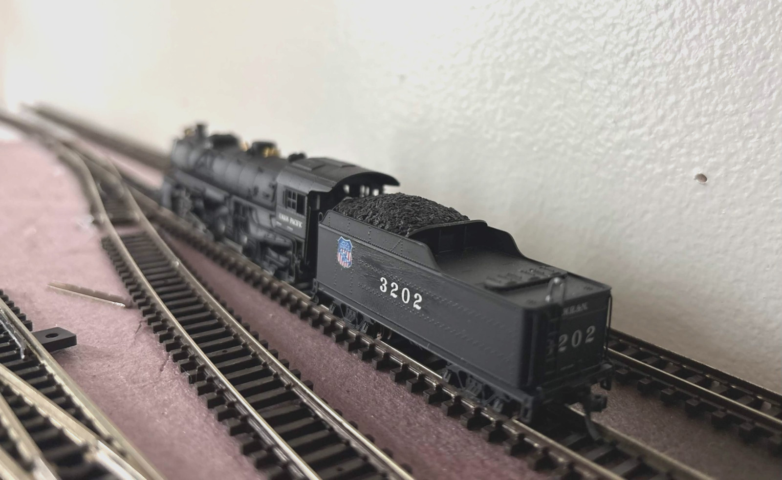Broadway Limited N Scale 4-6-2 Light Pacific Paragon 4 DCC Sound Steam Loco