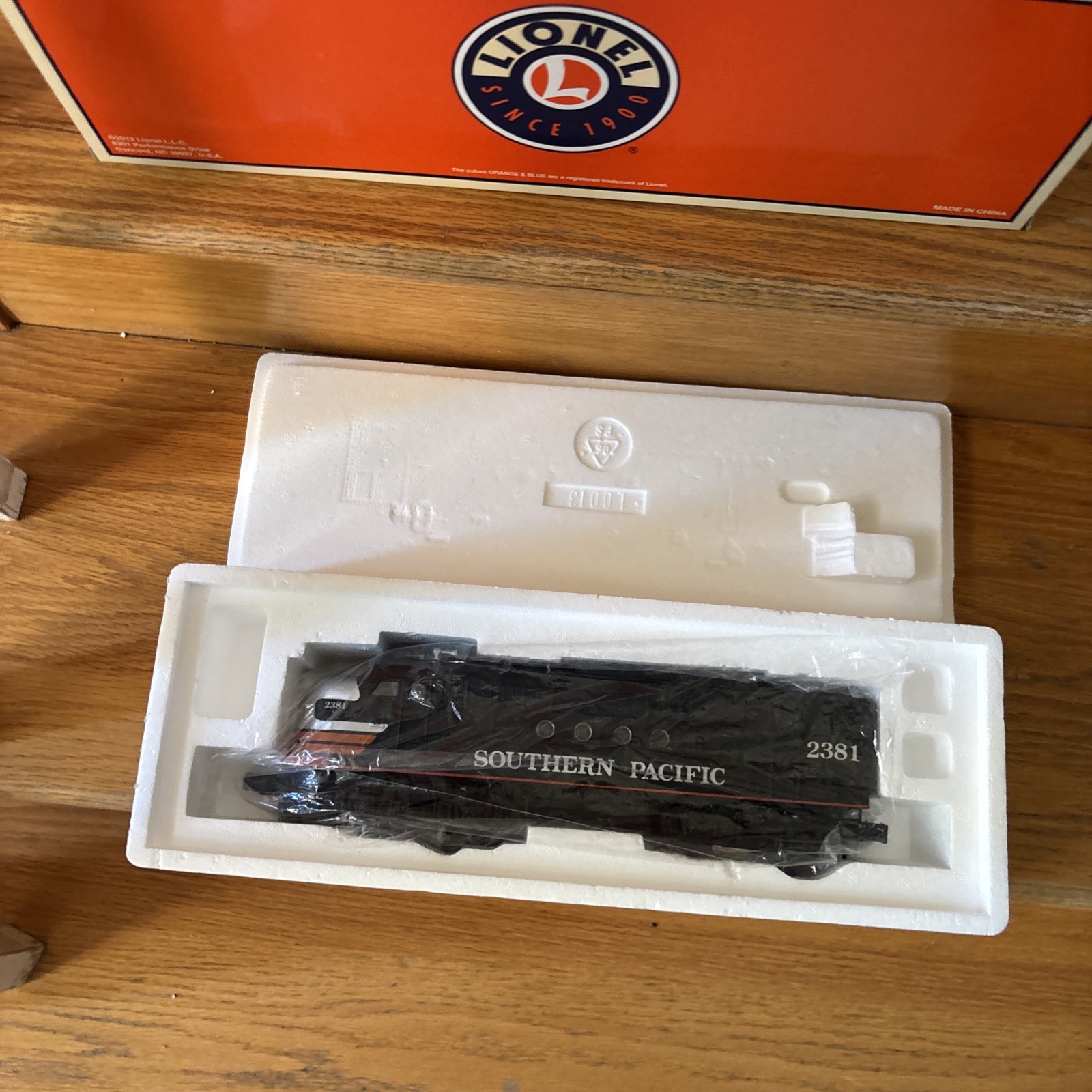 Southern Pacific Black Widow FT. Diesel Engine Railsounds 6 38253 Collectible