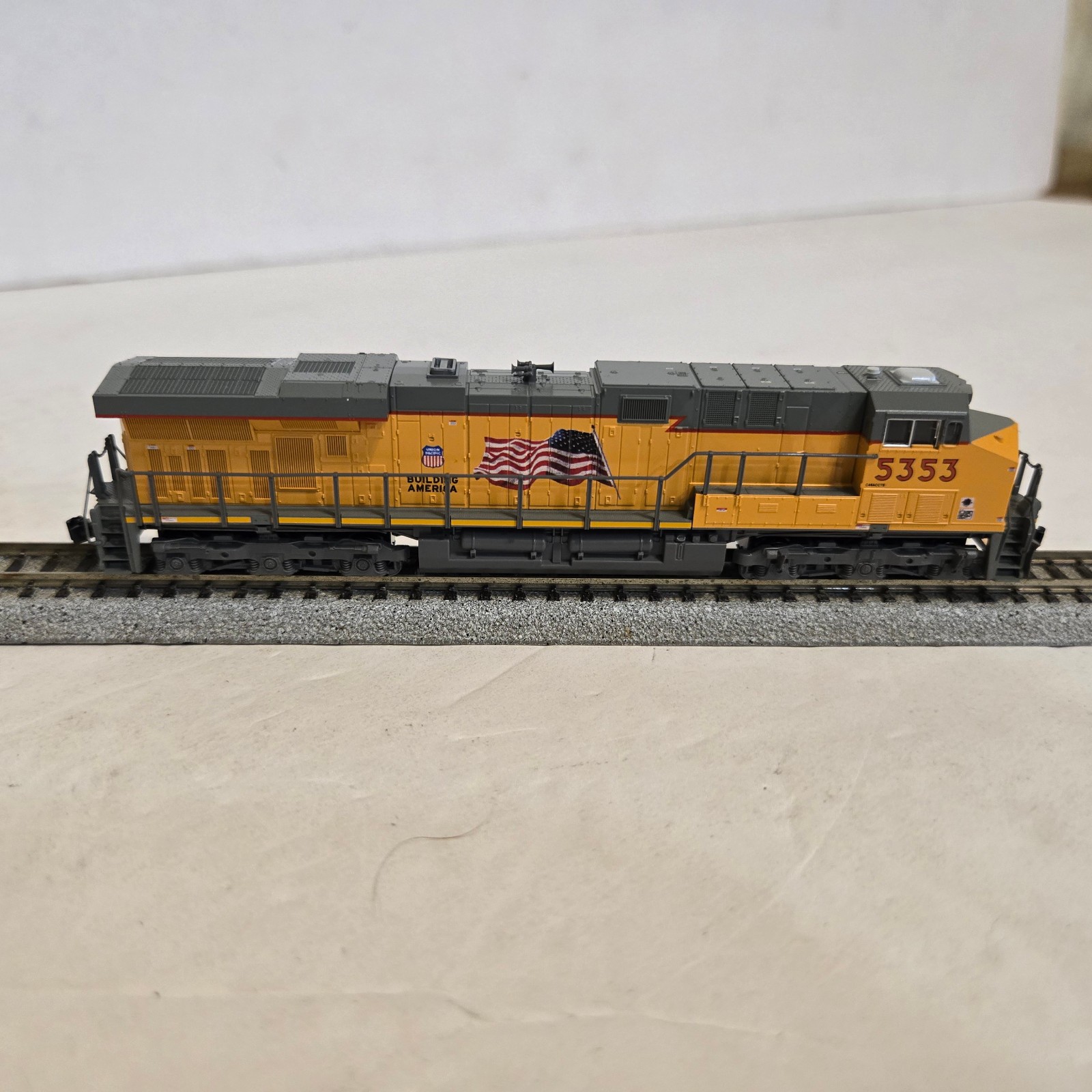 Kato 176-8912 N Scale Union Pacific GE ES44AC Loco. Runs. Japan.