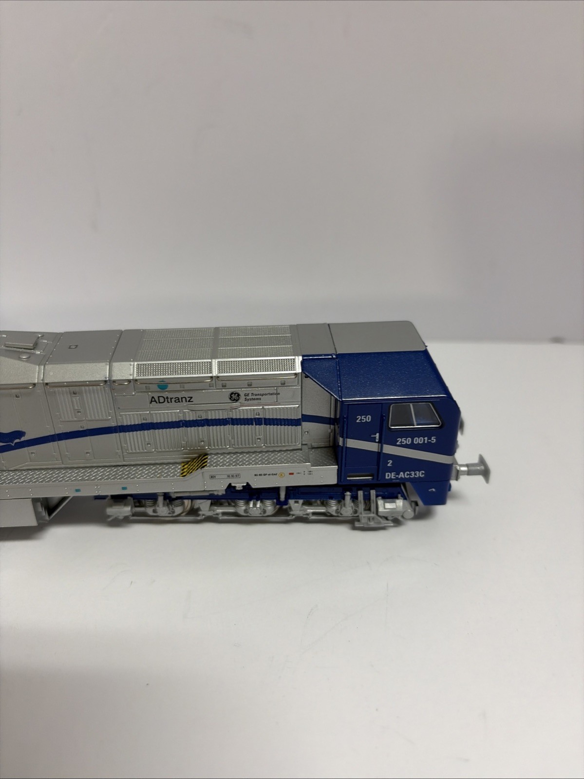 Blue Tiger ADtranz / DE-AC33C Mehano Train Line HO NOS Powered Locomotive