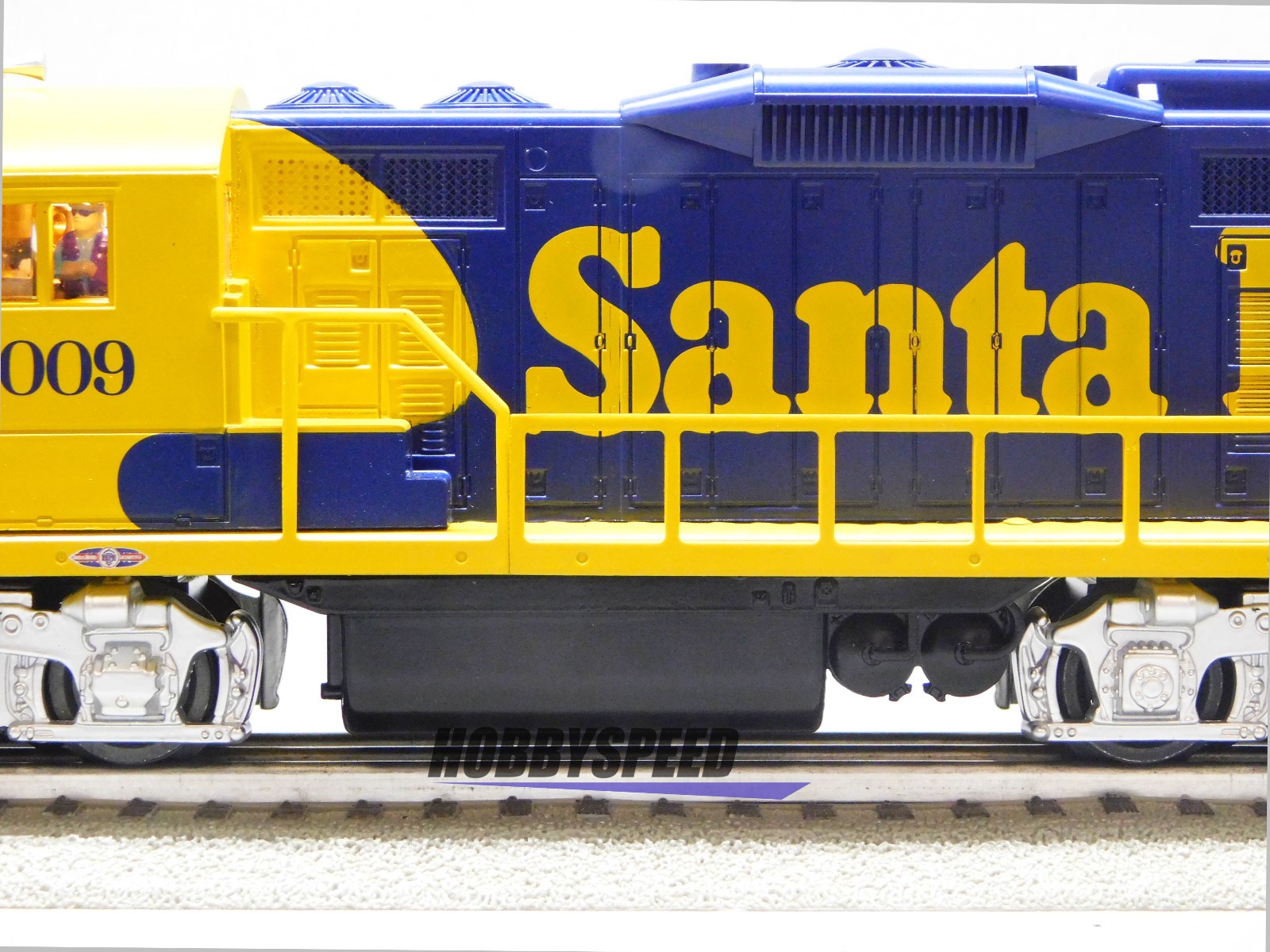 LIONEL SANTA FE LIONCHIEF PLUS 2.0 GP20 DIESEL ENGINE #3009 O GAUGE 2234140 NEW