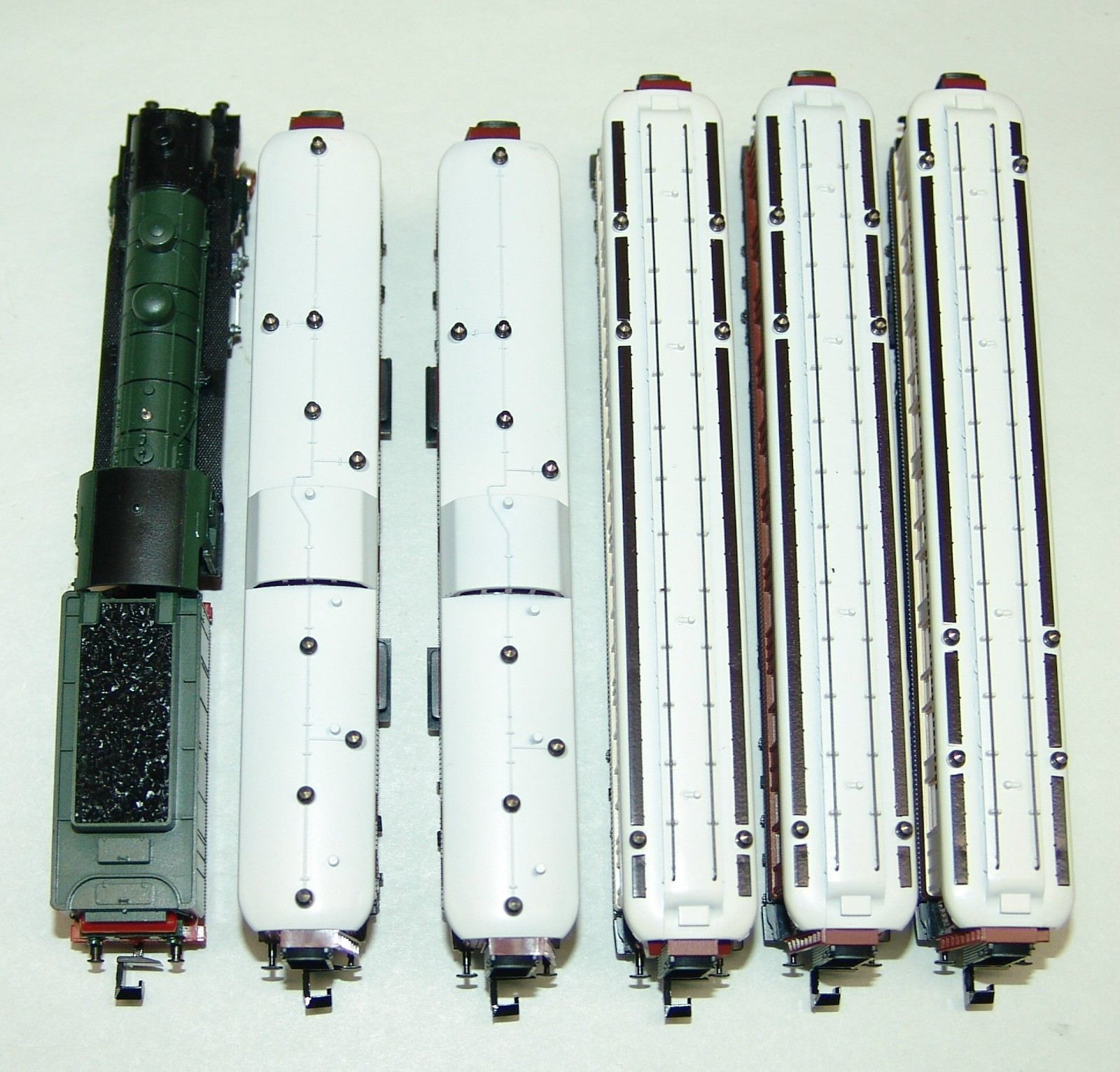 MINITRIX N SCALE 1017 ORIENT EXPRESS 5 CAR PASSENGER SET WITH 2-6-0 (L