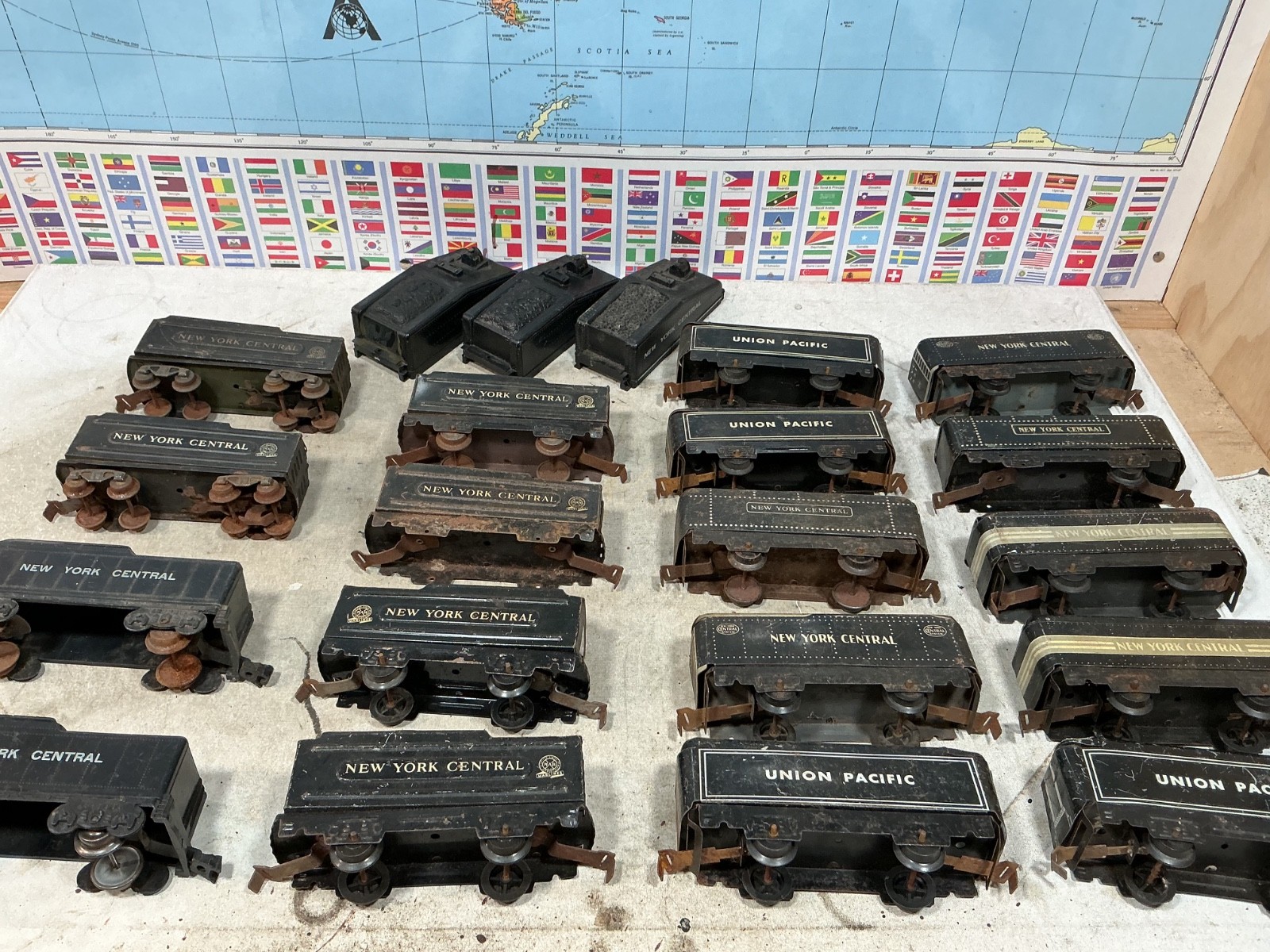 O scale TIN TOY MARX Coal Tender lot PARTS lot for restoration