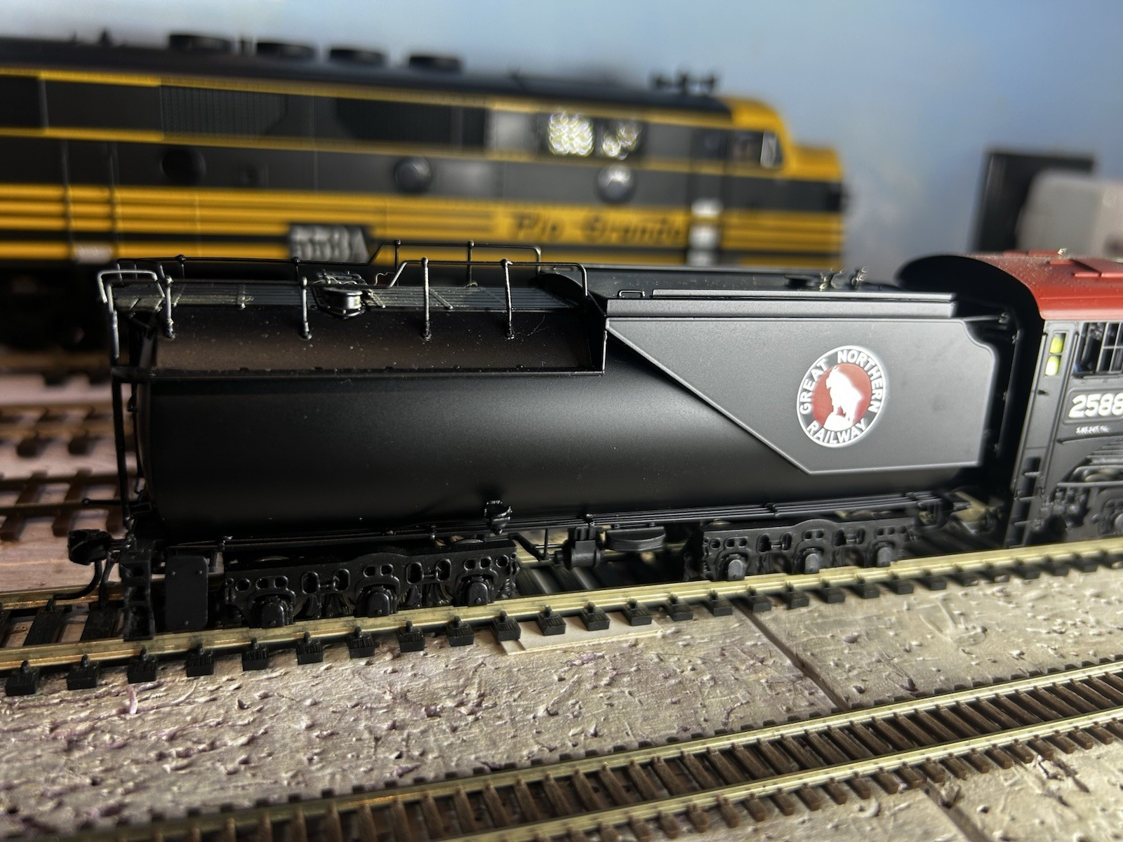 broadway limited GN S-2 4-8-4 Brass Hybrid #2588