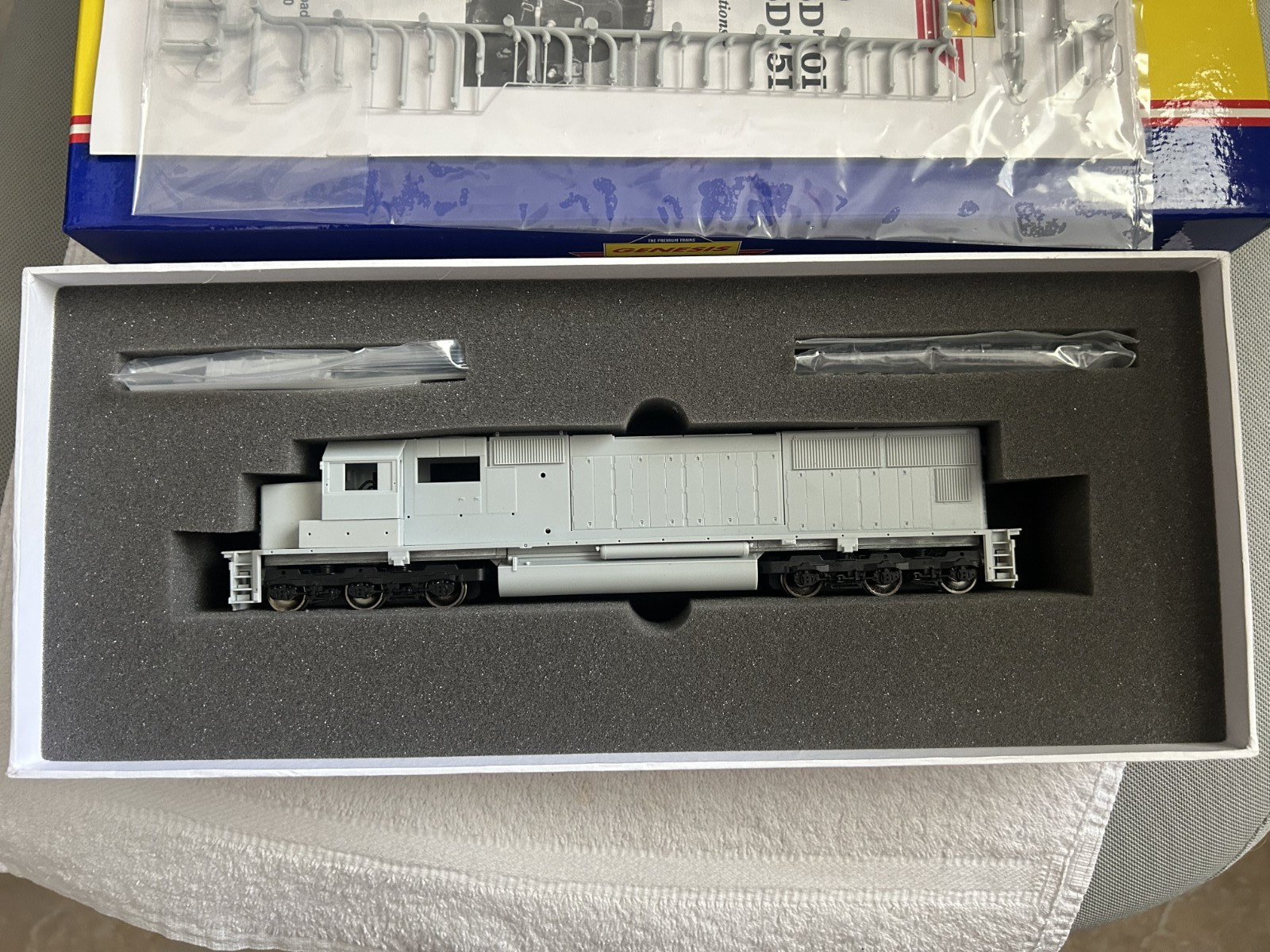 Athearn Genesis HO Scale SD70 Diesel NS/IC Undecorated G6040
