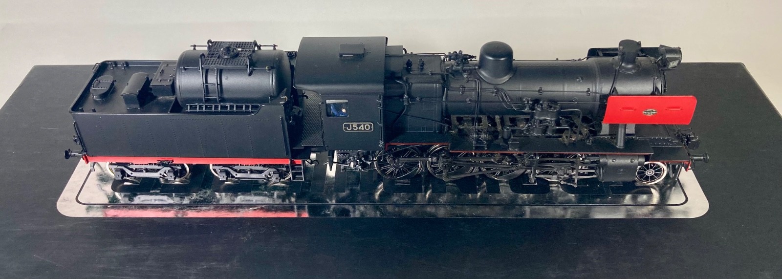 Trainbuilder – Victorian Railways – J Class # J540 Black & Red Steam Locomotive