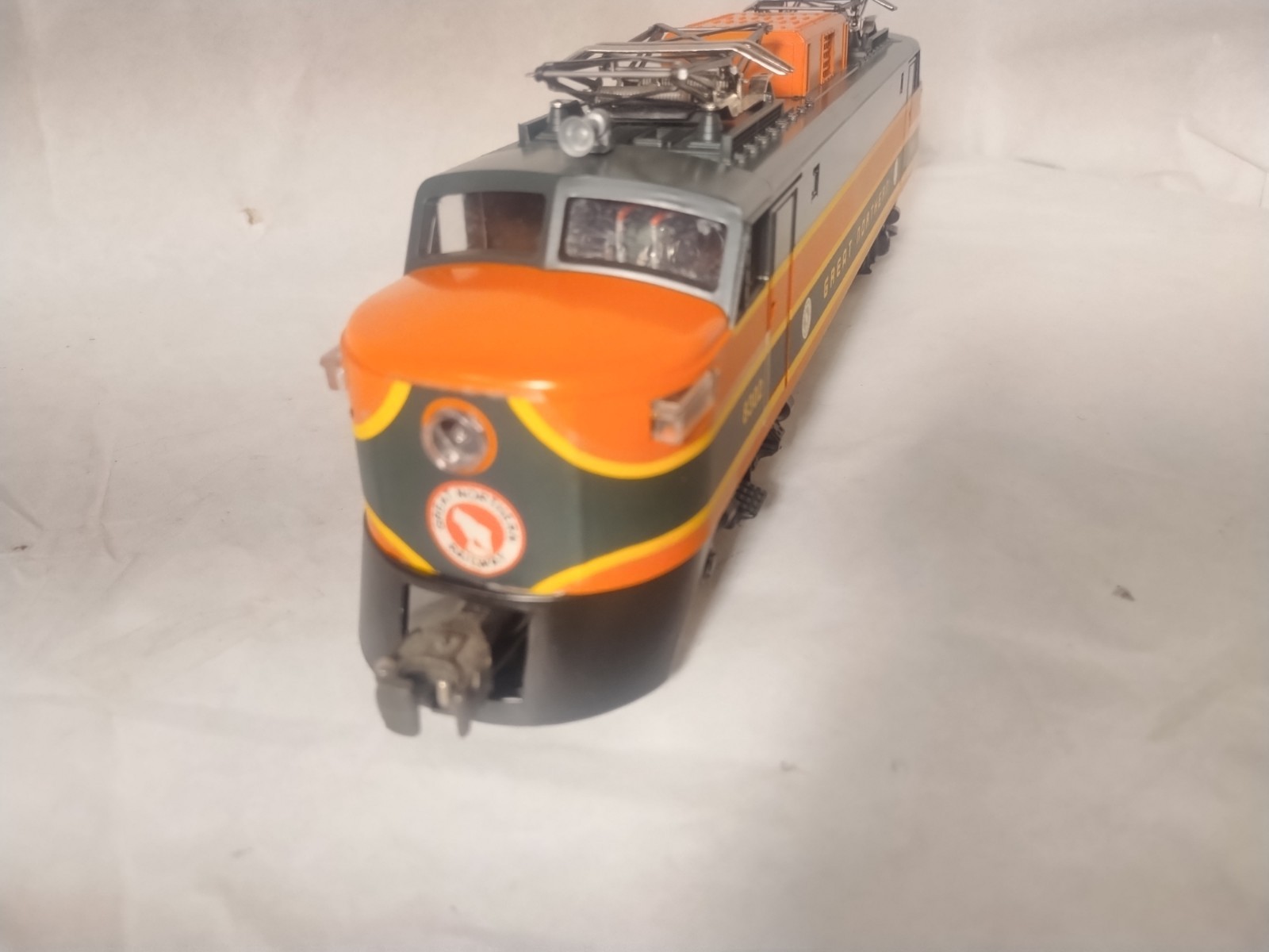 Lionel Great Northern Electric Locomotive Engine EP-5 6-18302 with Box Cab 8302