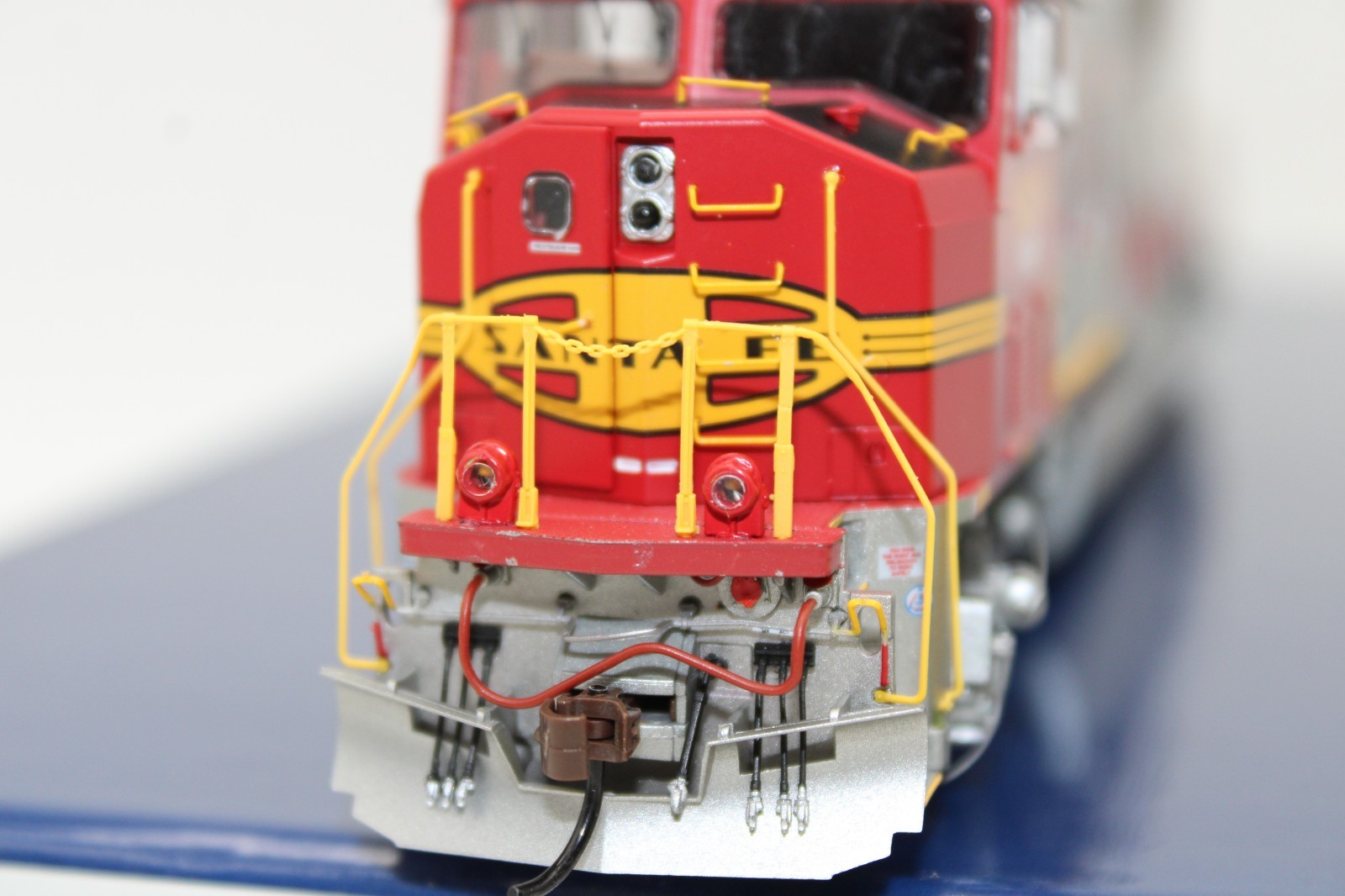 Athearn Genesis HO Scale BNSF EMD SD75M Diesel Locomotive #8260 NOS LED DCC Rdy