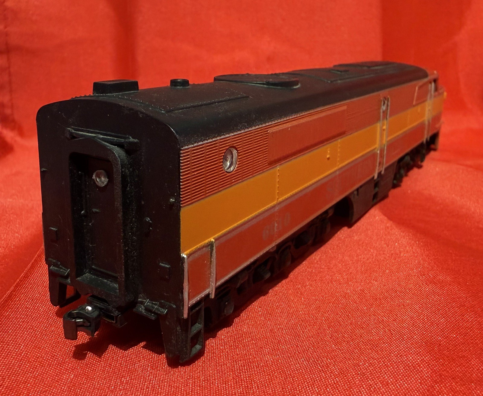 HO Athearn Southern Pacific 6010 Diesel Runs Great w/ Box Read