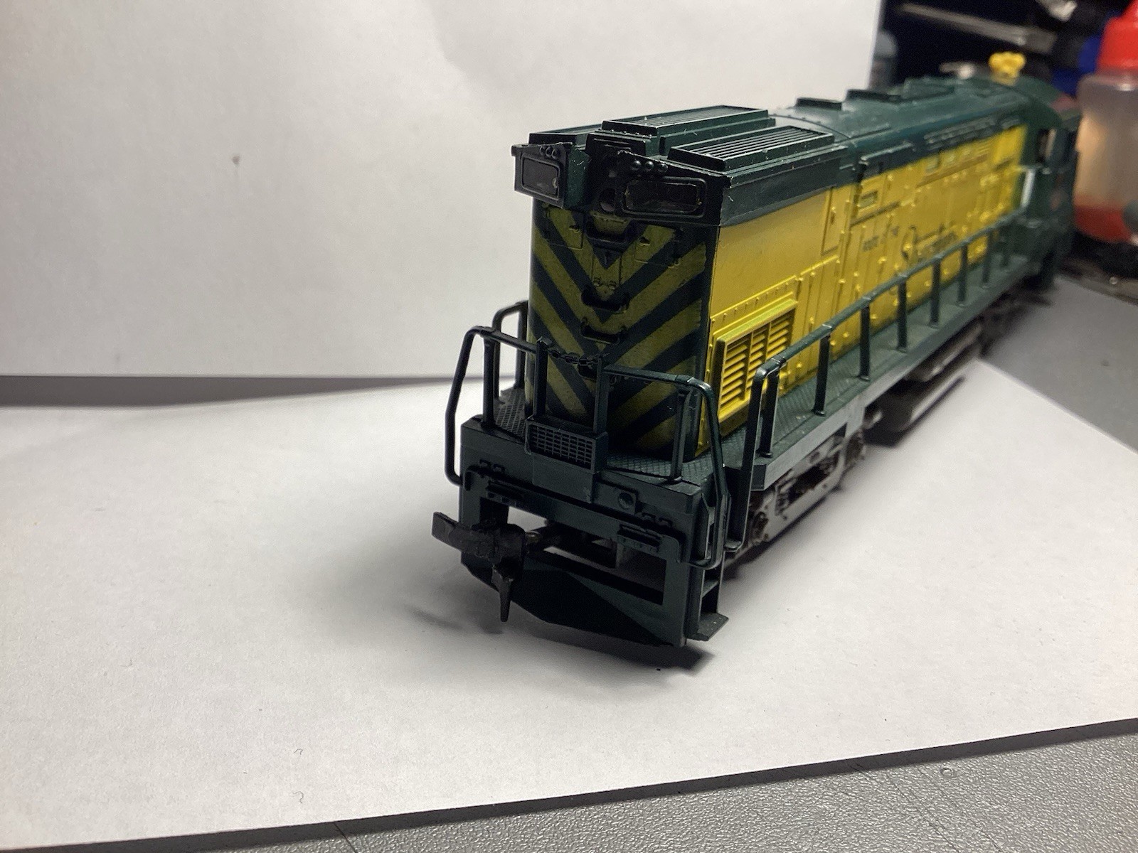 Vintage AHM North Western HO Scale Diesel Locomotive No.400 ExCond Runs Great