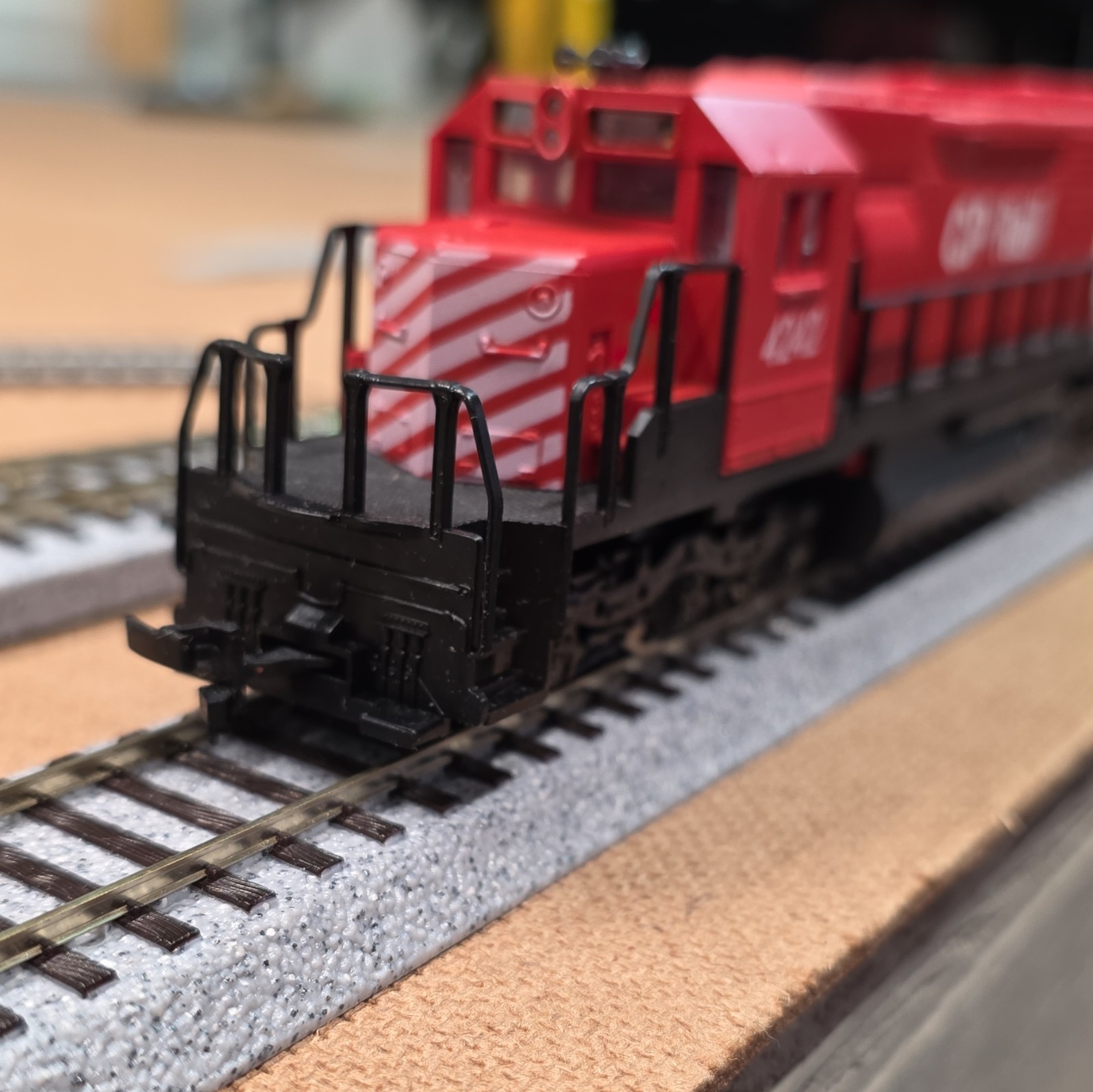 Model Power HO Alco SD40 CP Rail 4242 Diesel Locomotive DC Analog
