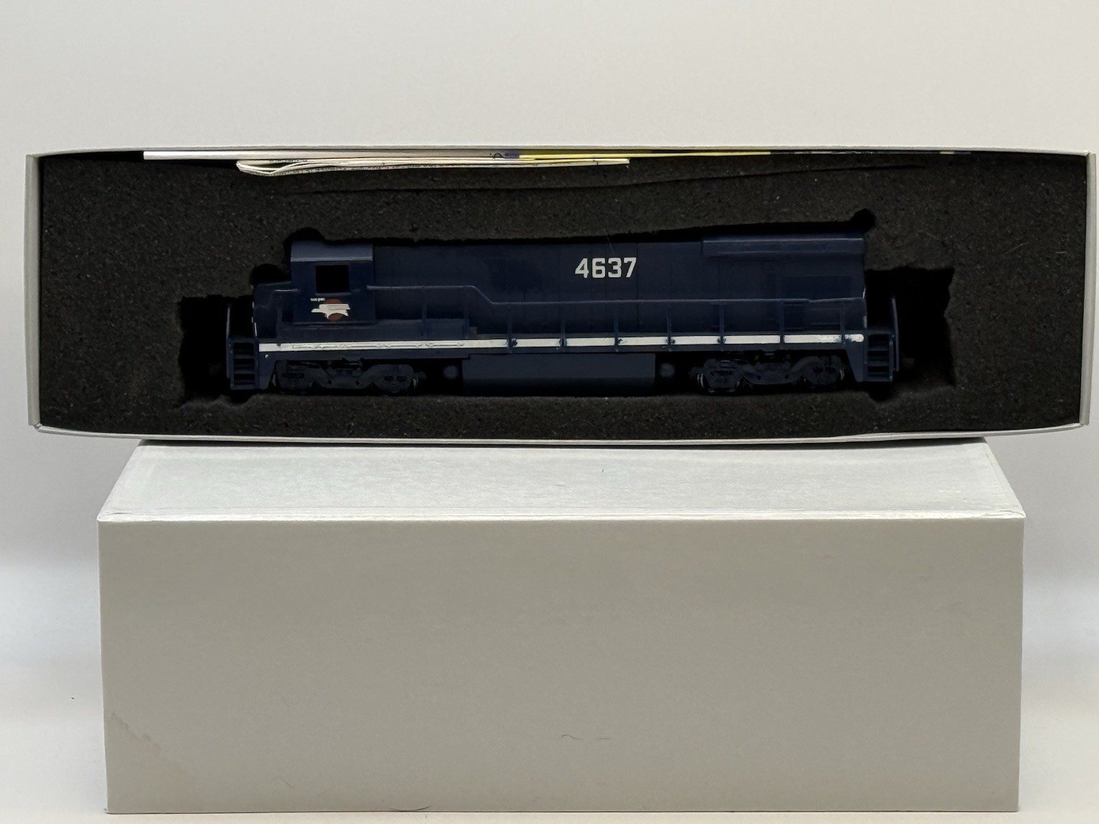 Bachmann Plus HO 11114 Missouri Pacific Mopac 4637 GE B30-7 Diesel Loco Running