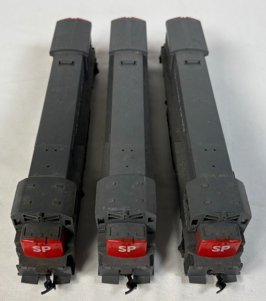 Lot of 3 Southern Pacific Diesel Locomotives 8634 HO Untested Used