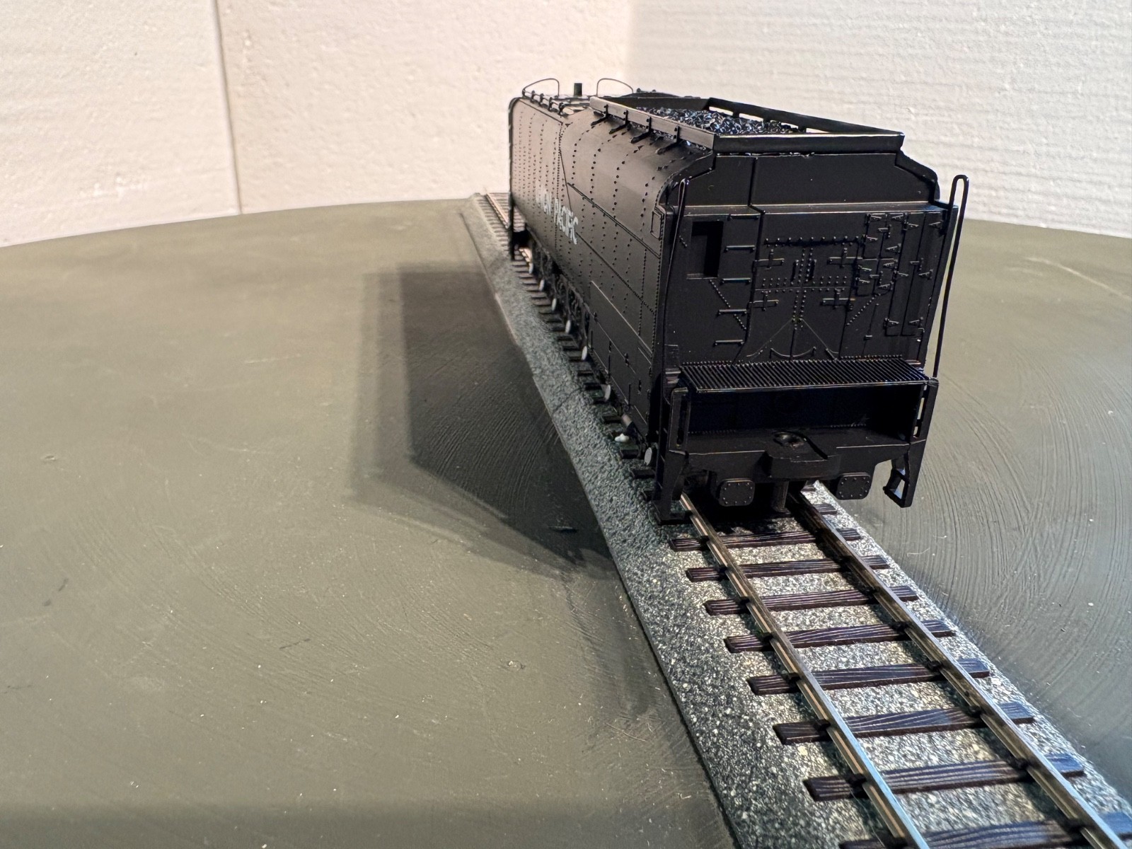TESTED Rivaossi 4-6-6-4 Union Pacific Challenger #3983 & Tender (26-743)