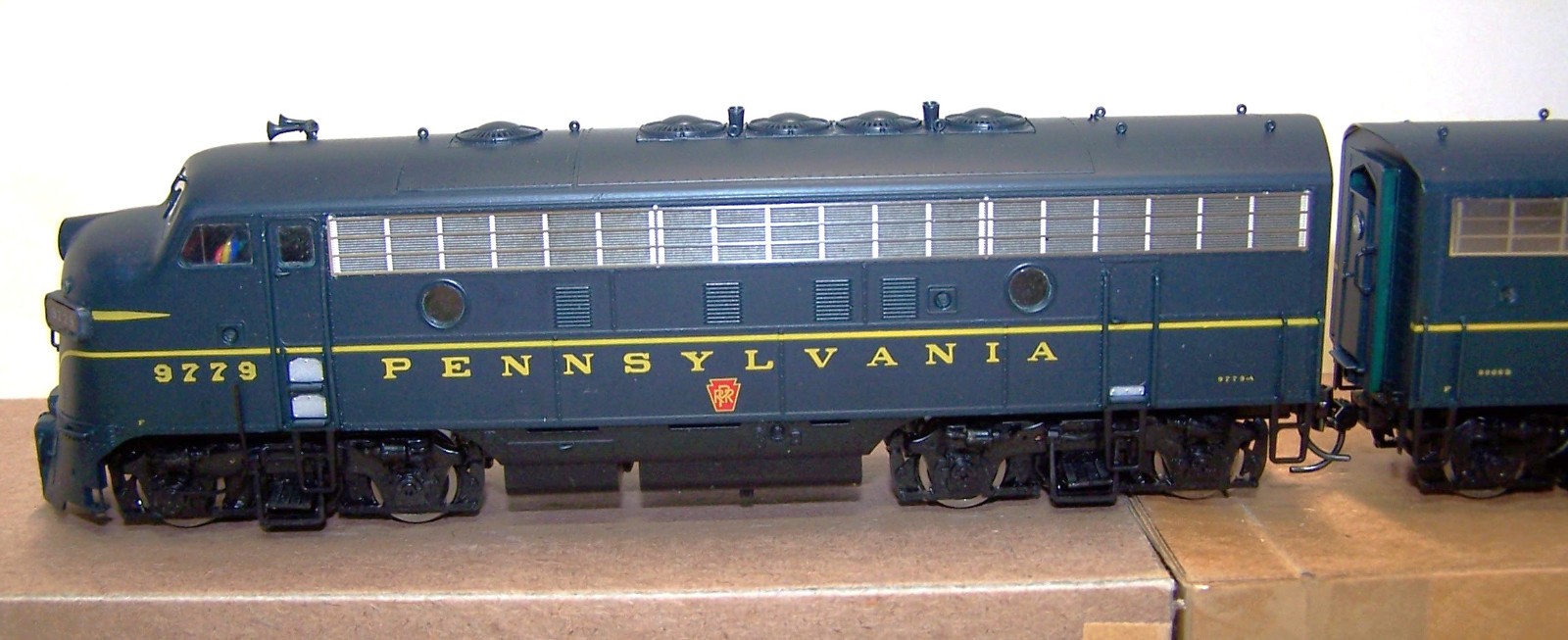 HO INTERMOUNTAIN F7a, F7b, BOWSER CABOOSE 478049, PENNSYLVANIA PRR 9779 DC