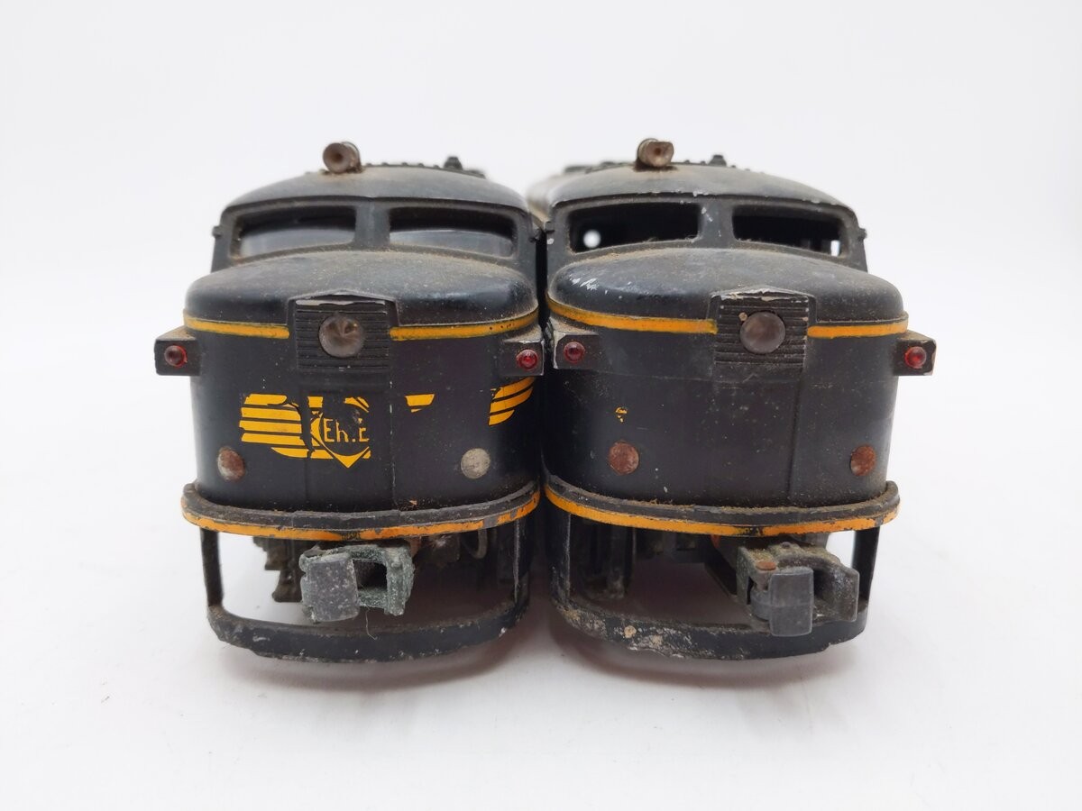 Lionel 2032 Vintage O Erie Alco AA Diesel Locomotive Set