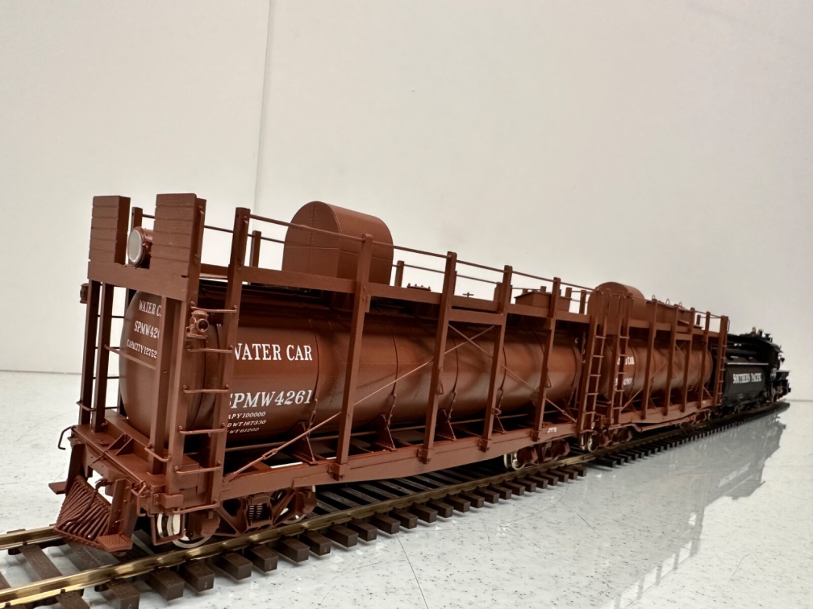 Southern Pacific Fire Train Engine # 2252 w/Tender & (2) Water Cars 2 Rail NEW