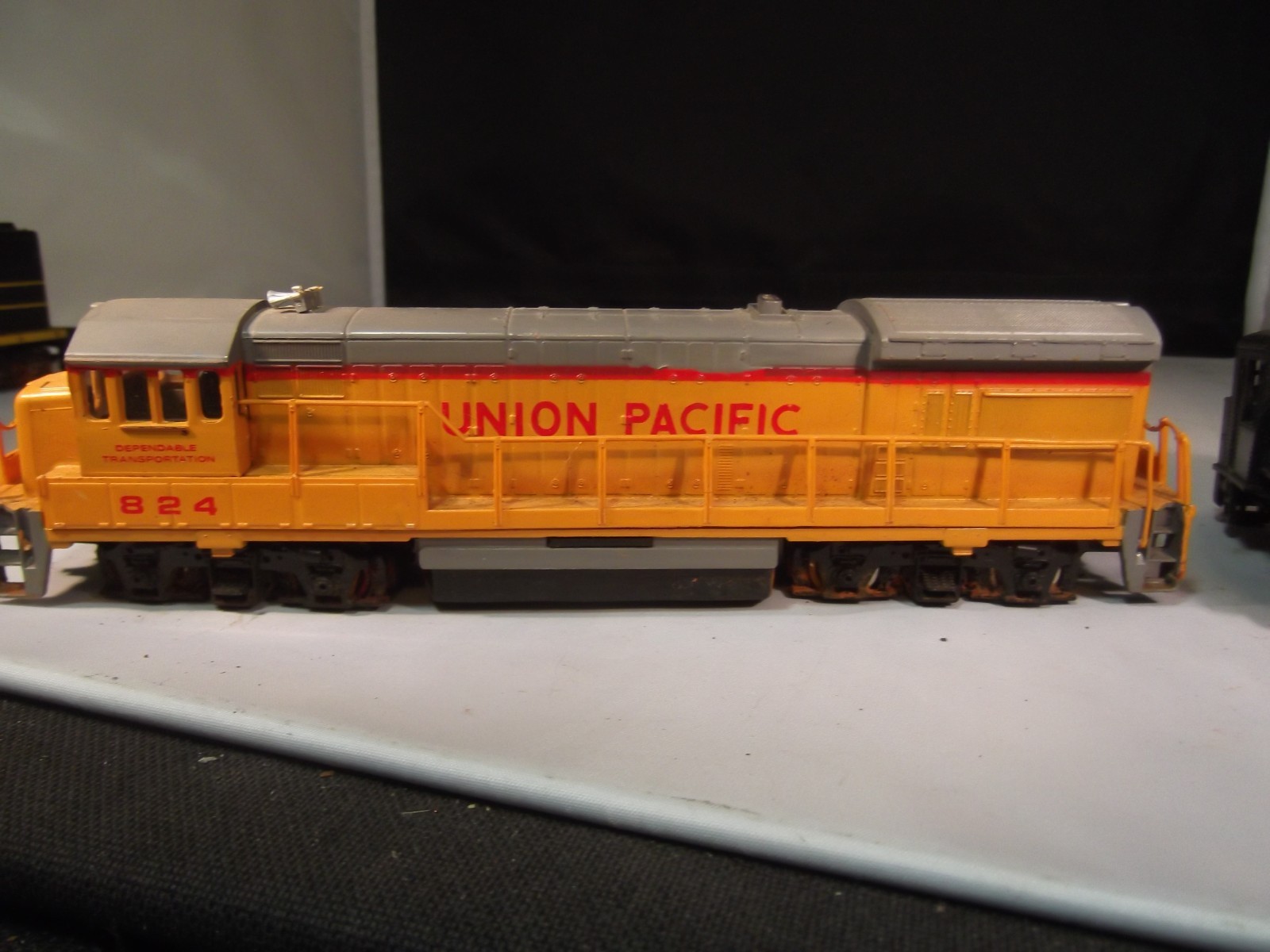 HO Scale Bachmann Locomotive Engine for Repair and a Brass Caboose from Japan