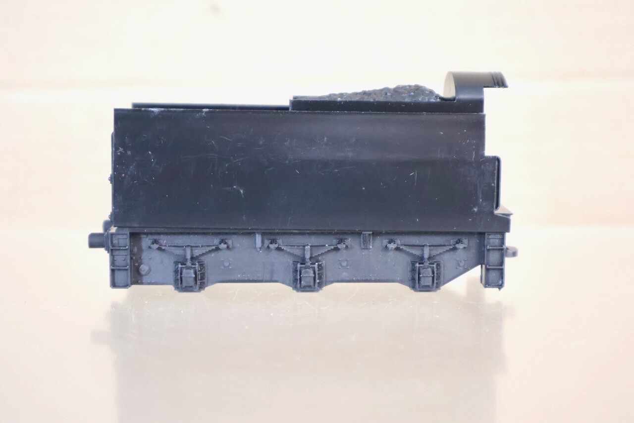 HORNBY R310 UN FINISHED TENDER for BR BATTLE of BRITAIN LOCOMOTIVE 3oj
