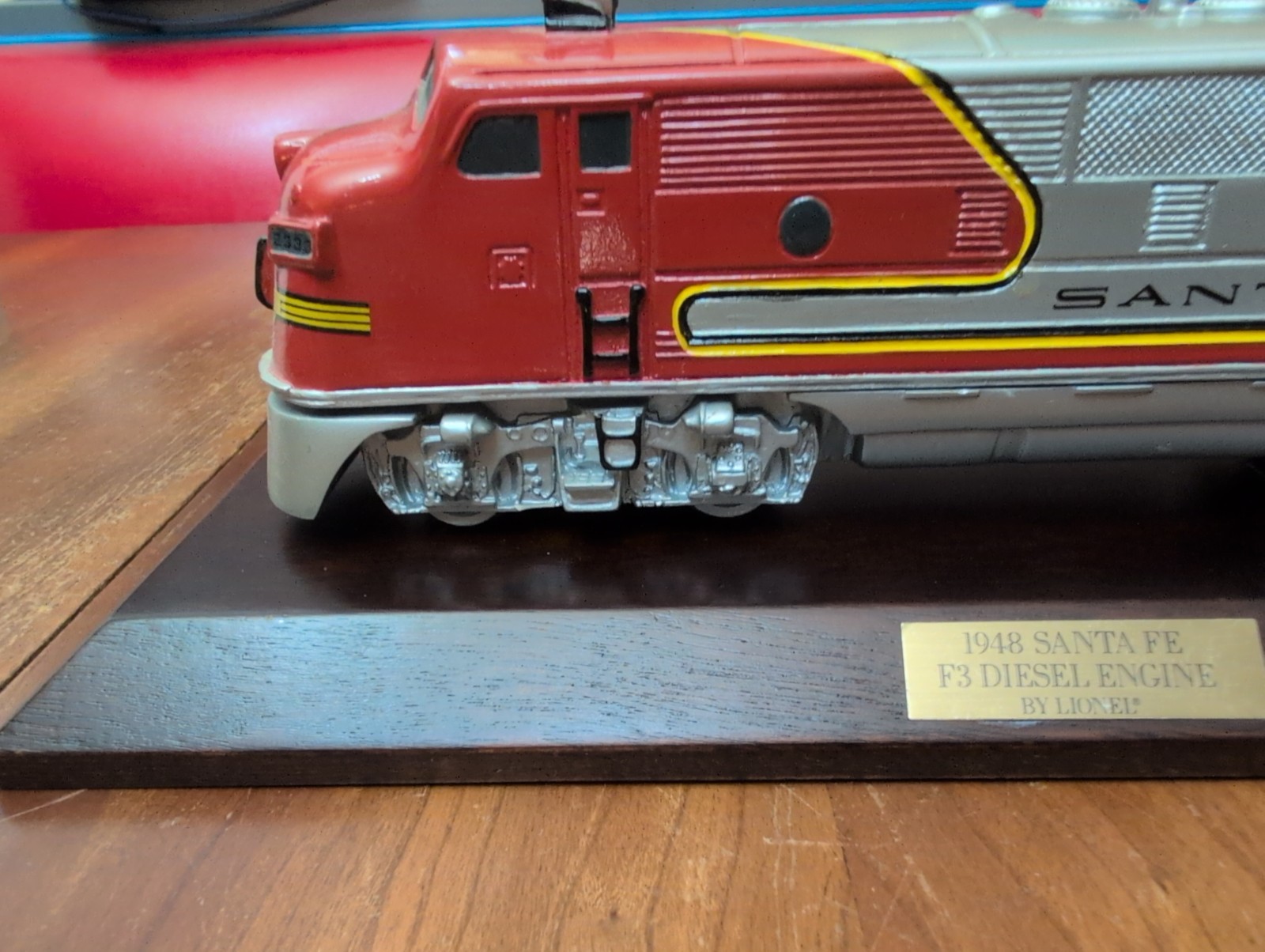 1948 Santa Fe F3 Diesel Engine 2333 Locomotive By Lionel w/ Wooden Stand Heavy