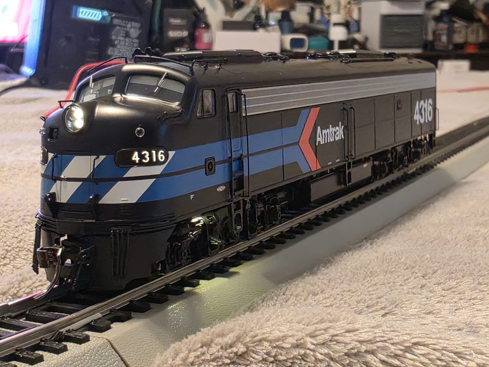 Rapido Trains Amtrak E8 Diesel Locomotive #4316 HO Scale Limited Edition