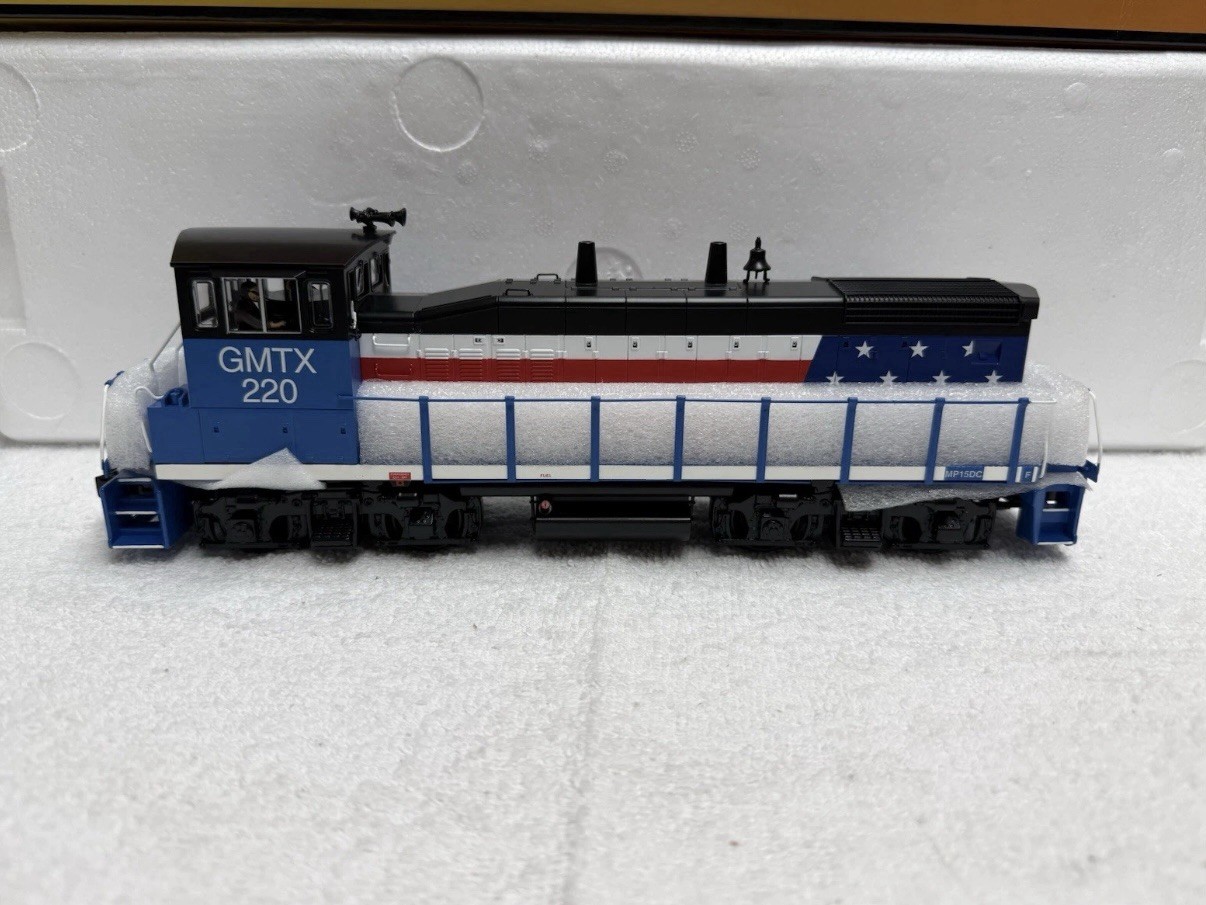 MTH (RAILKING SCALE) GMTX #220 MP15DC SWITCHER DIESEL PS3! 30-21011-1 USA FLAG