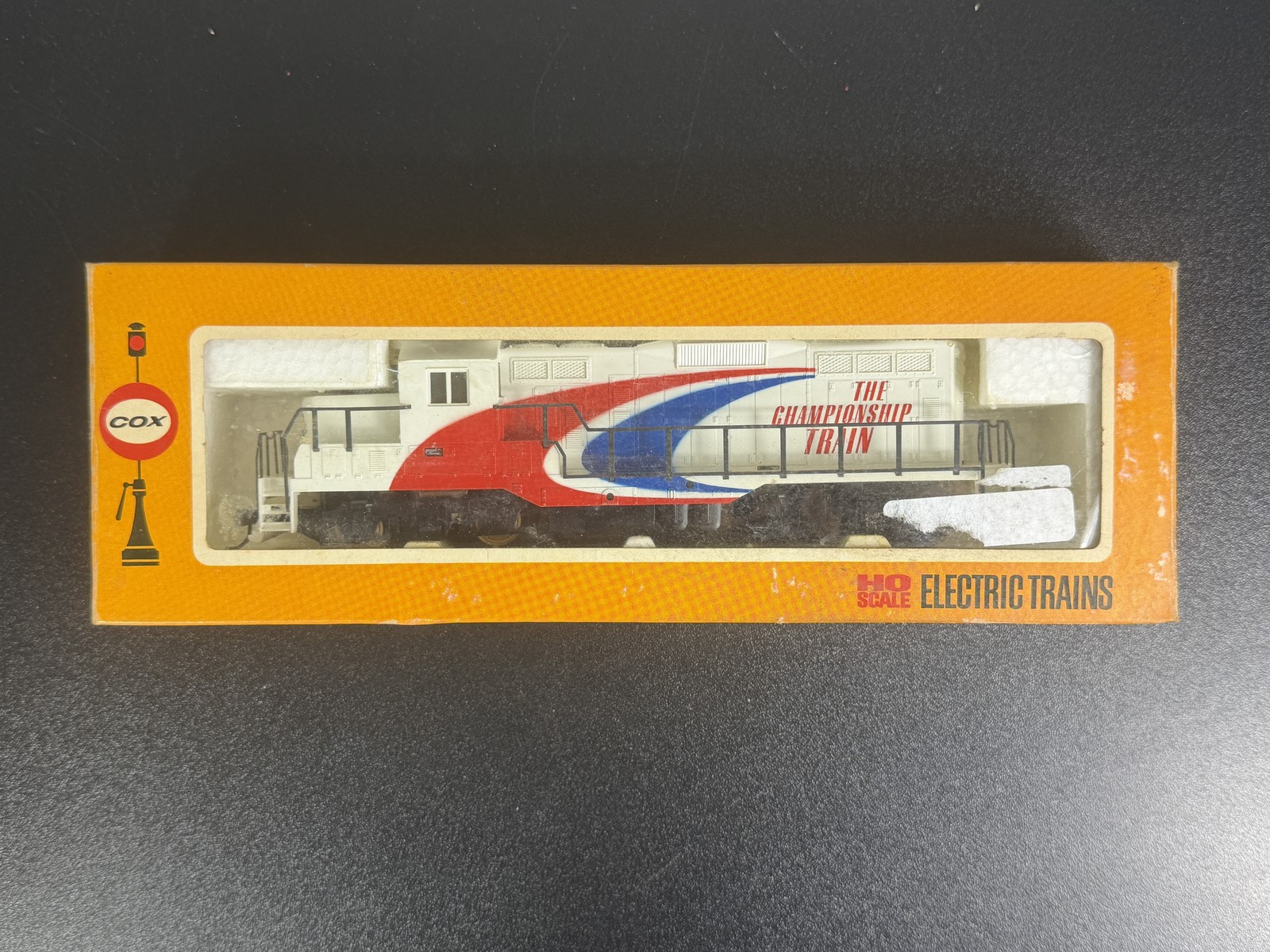 NEW COX HO Scale Championship Trails GP-9 Locomotive & Caboose No. 6113-7 VTG